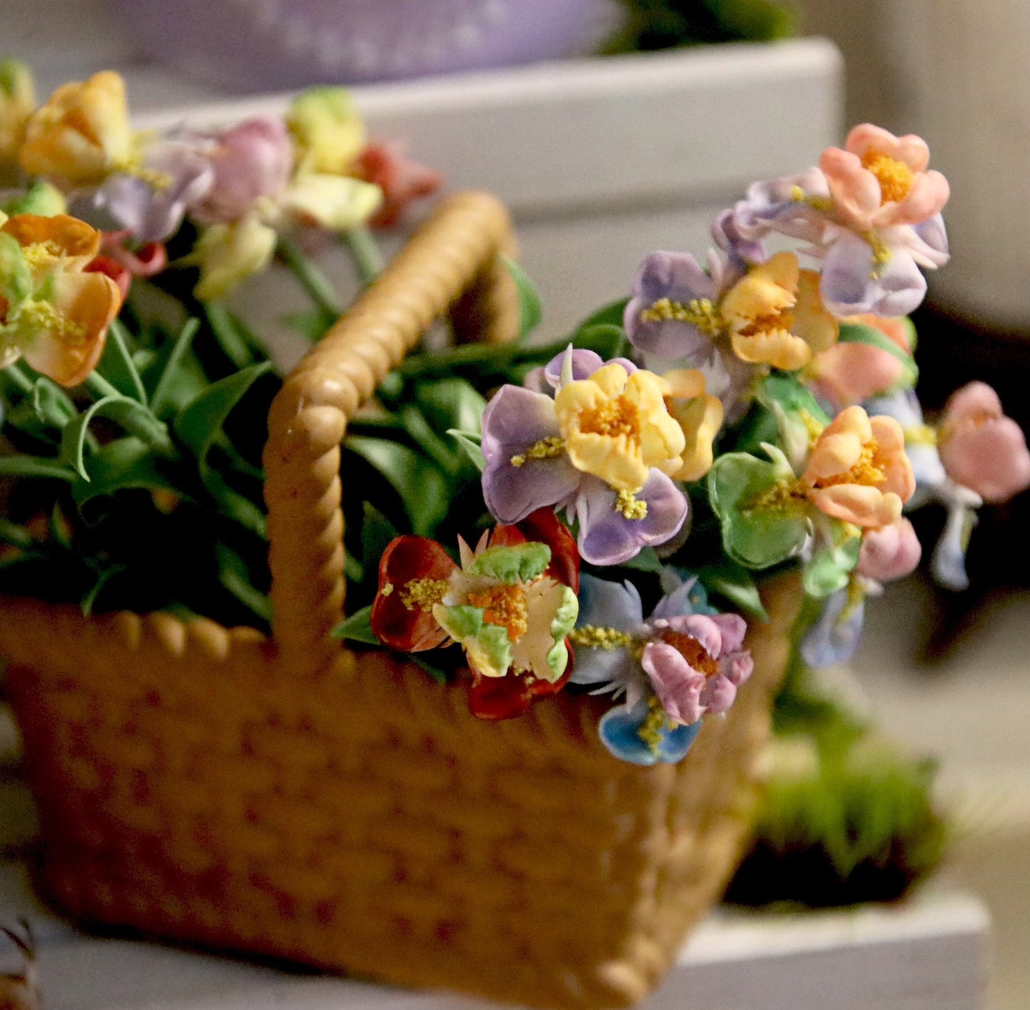 Miniatura de arcilla a escala 1:12 con flor de iris para decoración de casa de muñecas, accesorio para muebles en miniatura