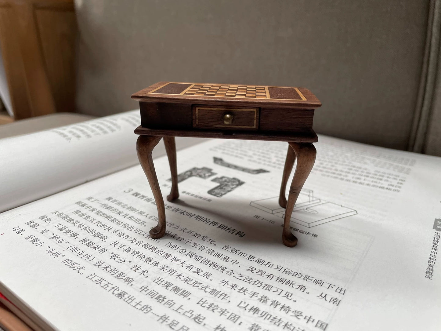 1:12 Scale Handmade Chess Table Miniature Dollhouse Furniture