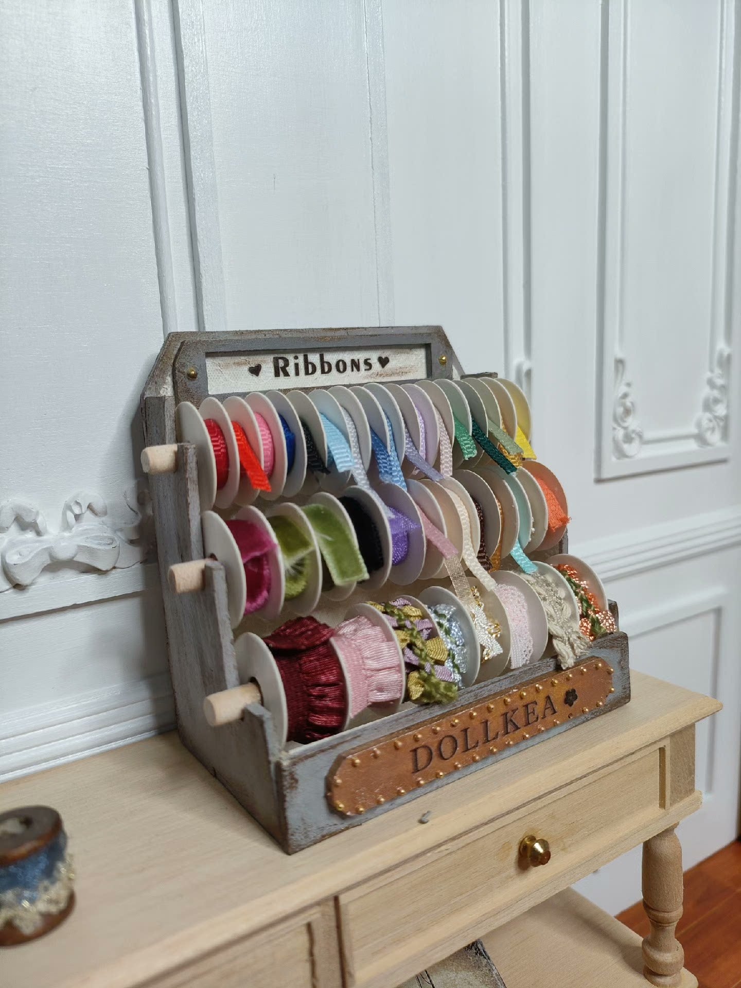 Expositor de cintas de encaje en miniatura a escala 1:12, accesorio para muebles de casa de muñecas