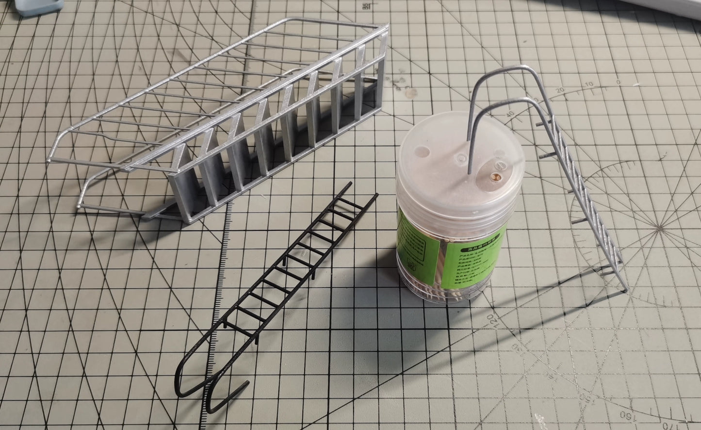 Escalera de metal a escala 1:12, modelo en miniatura para casa de muñecas.