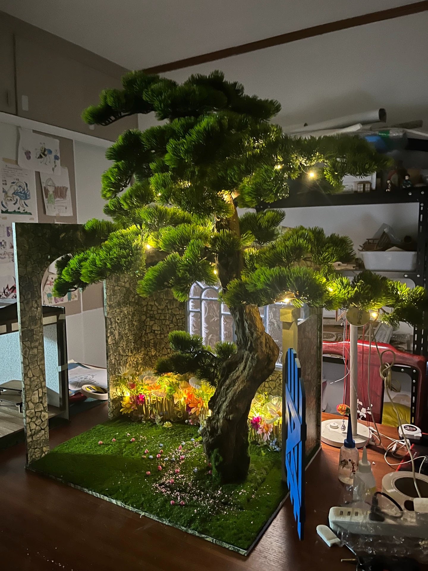 Accesorio para casa de muñecas en miniatura con patio y árbol a escala 1:12
