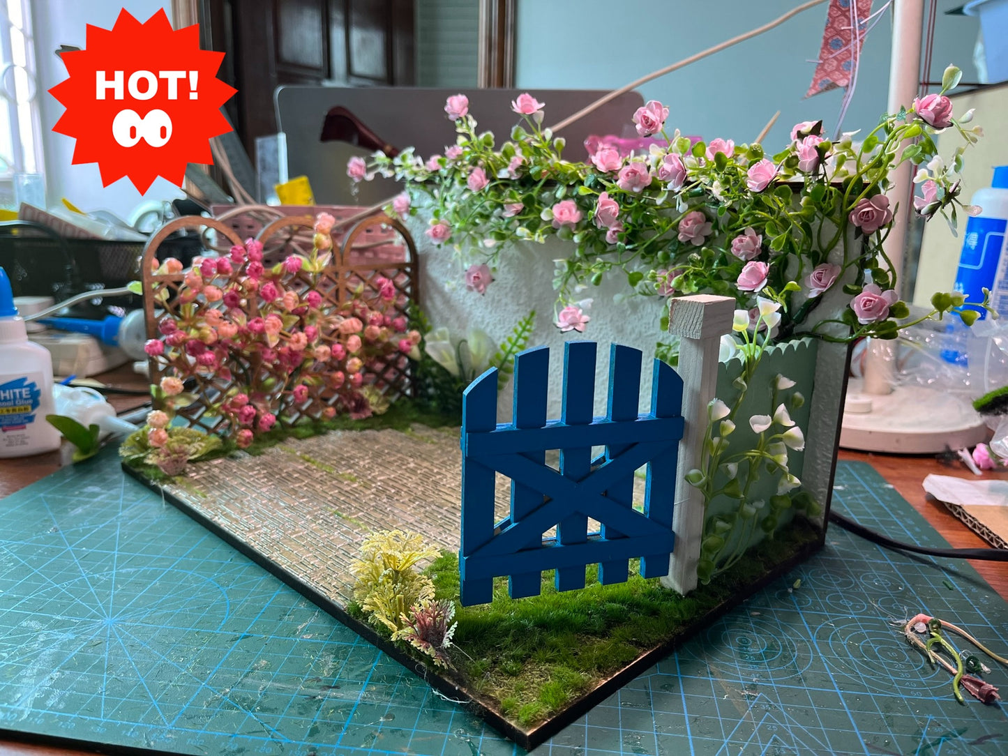 Escena fotográfica de jardín a escala 1:12, casa de muñecas en miniatura, muebles de madera únicos