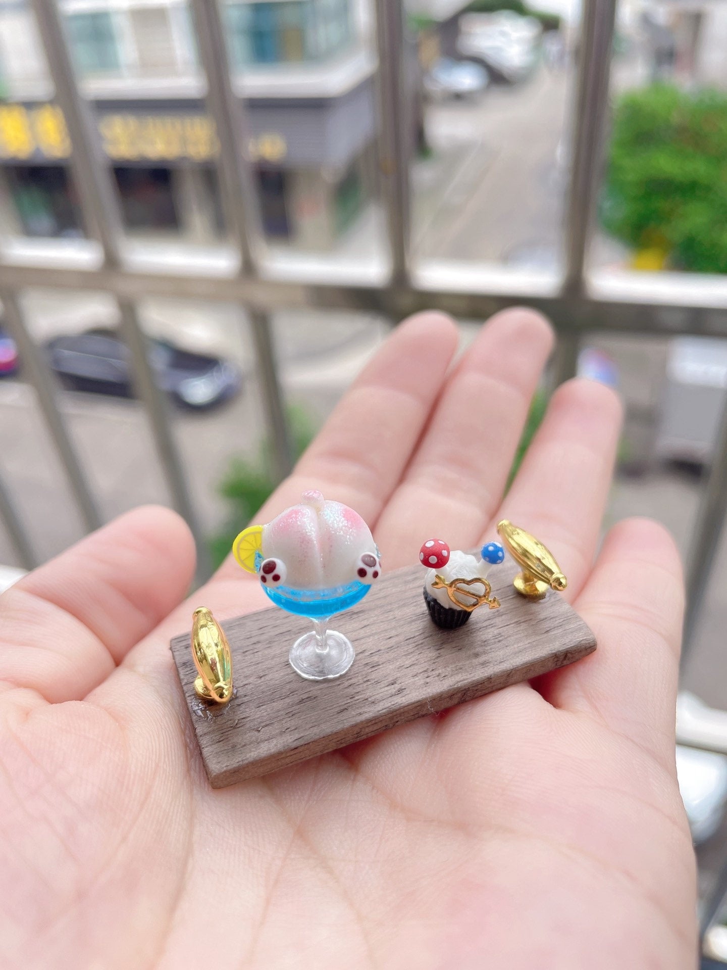 Plateau à poignée en noyer à l'échelle 1:12, présentoir miniature pour maison de poupée, pâtisserie, meubles miniatures