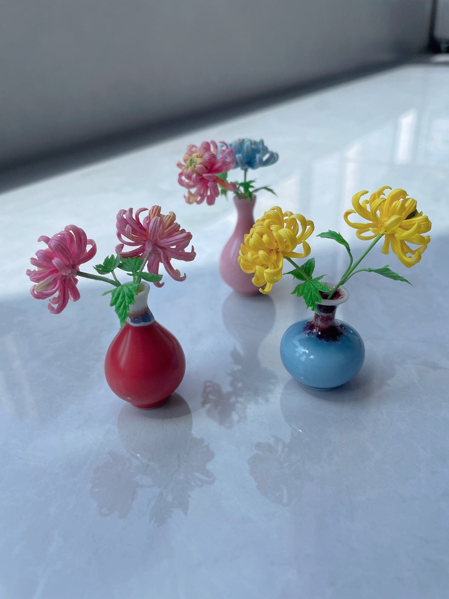 Flores de crisantemo de arcilla en miniatura a escala 1:12, decoración para casa de muñecas, accesorios para muñecas en miniatura