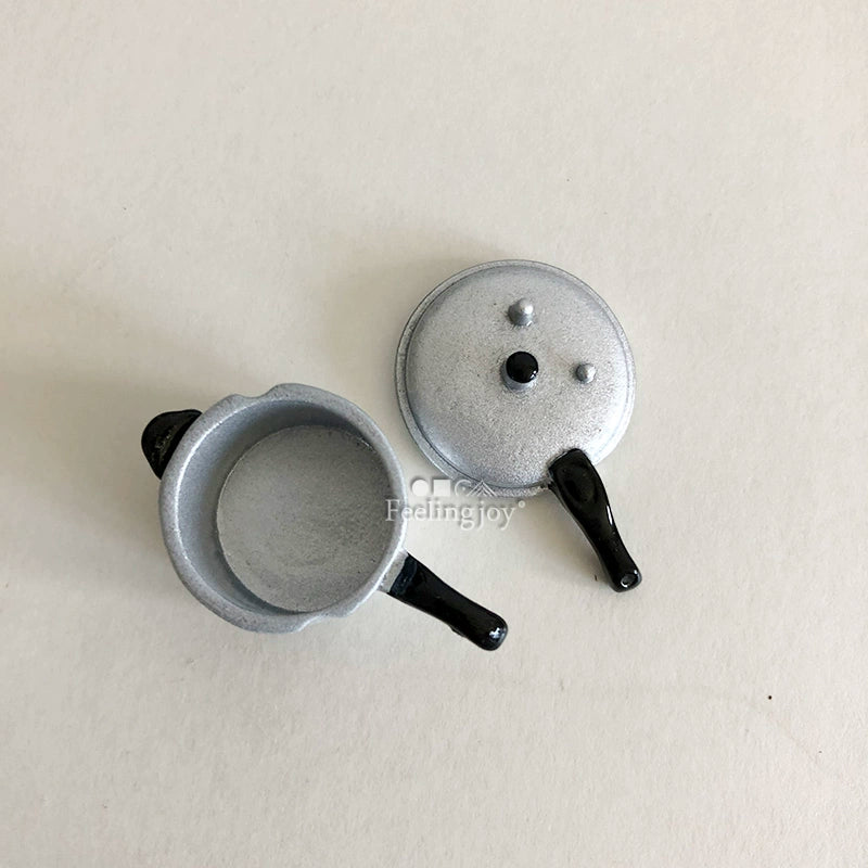 Accessoires de cuisine miniatures pour maison de poupée à l'échelle 1:12, autocuiseur argenté de simulation