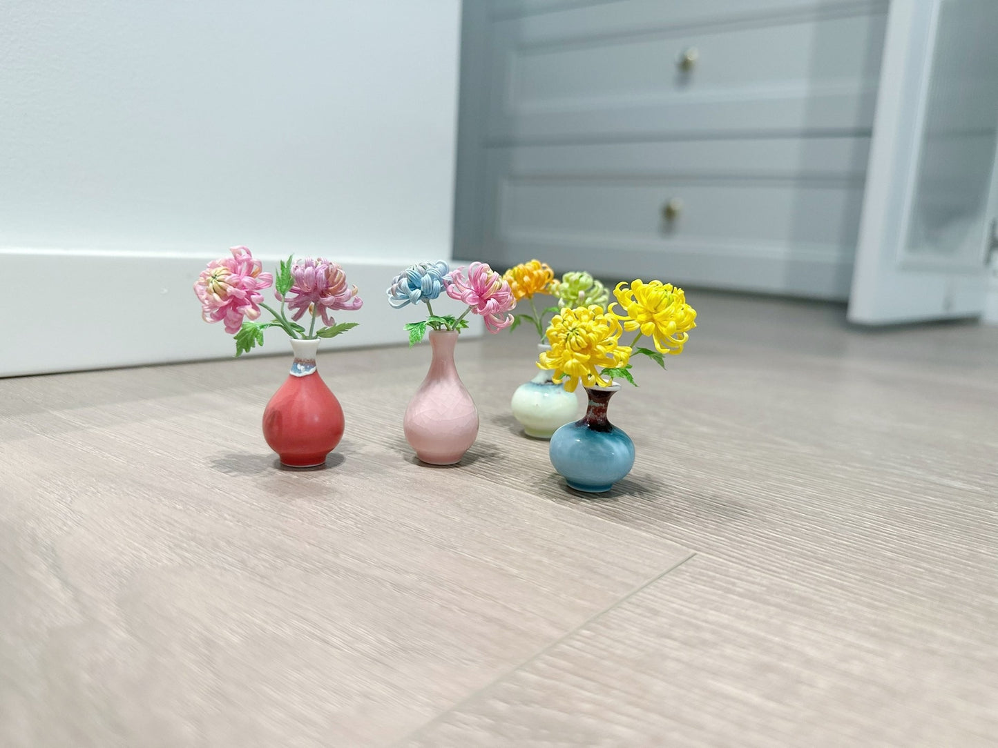 Flores de crisantemo de arcilla en miniatura a escala 1:12, decoración para casa de muñecas, accesorios para muñecas en miniatura
