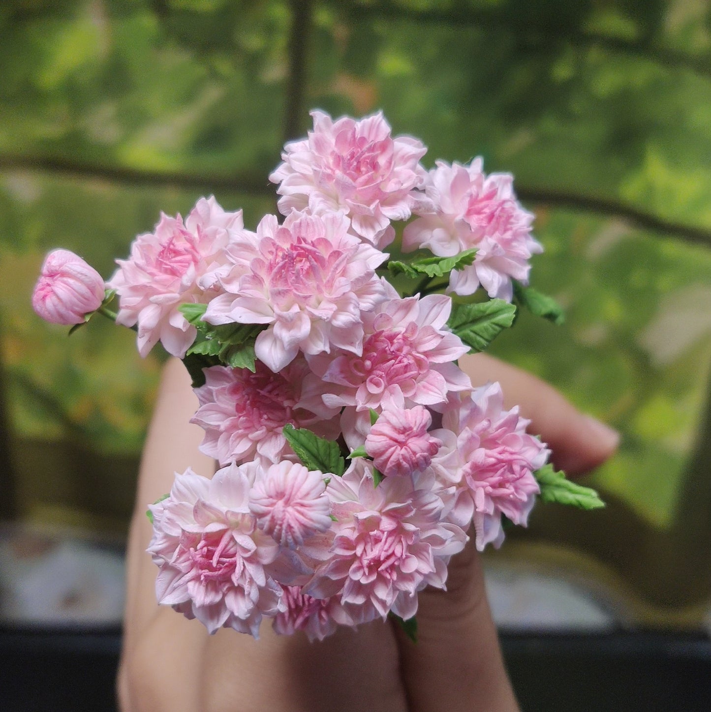 1:12 Scale Miniature Clay Dahlia Flower For Dollhouse Garden Decoration