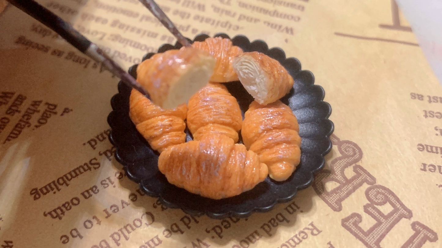 1:12 Scale Soft Clay Croissant Miniature Food For BJD OB11 Dollhouse Accessory