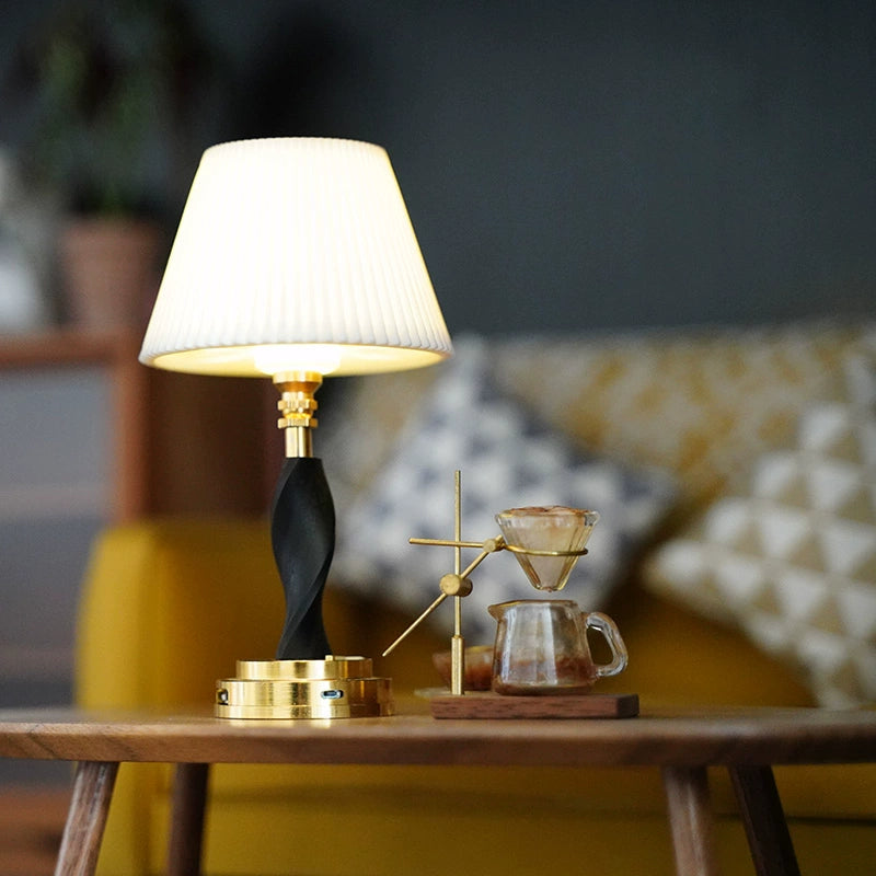 Lampe de table miniature rétro à thème BL, échelle 1:6 et échelle 1:12, avec lumière changeante de couleur rechargeable par USB, accessoires de scène pour maison de poupée BJD SD