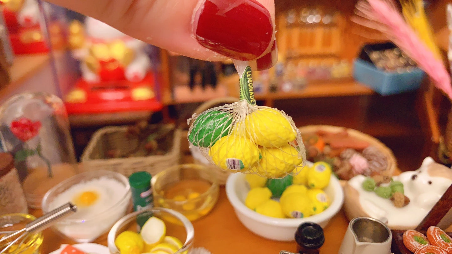 1:12 Scale Miniature Lemon Basket With 5 Lemons For Dollhouse Kitchen Decor