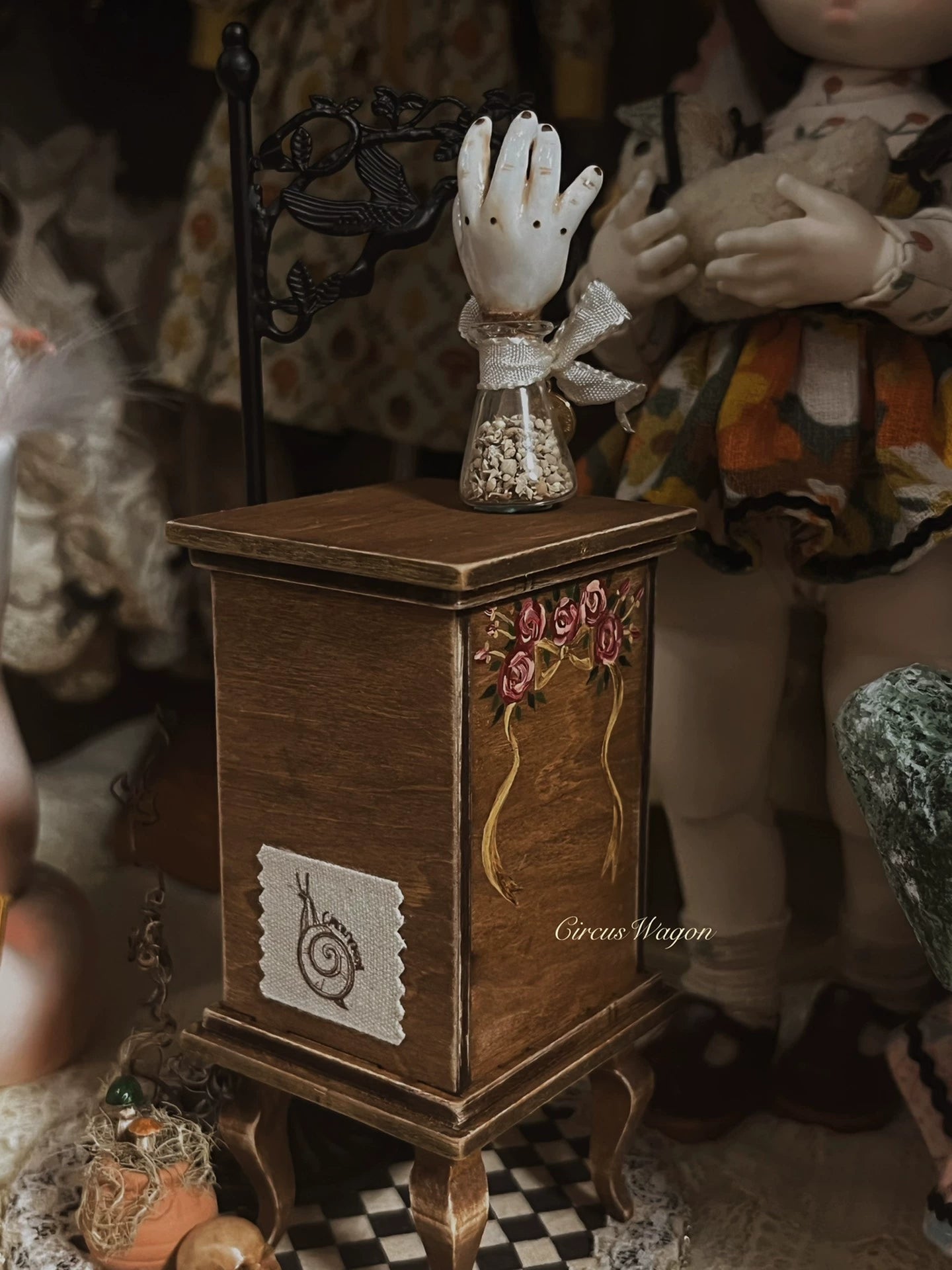 Meubles de maison de poupée miniatures occultes à l'échelle 1:6 et 1:12