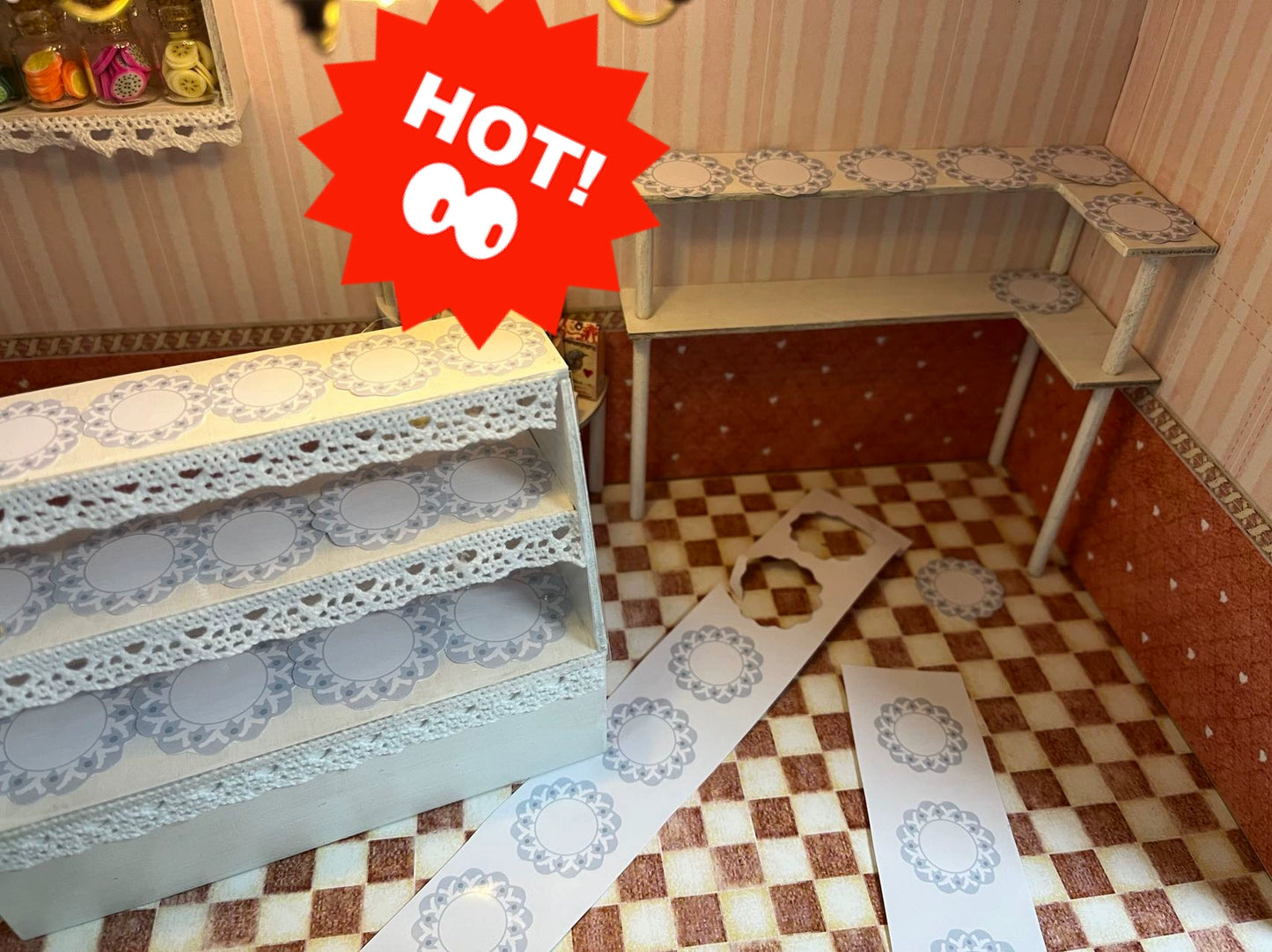 Vitrina para pasteles en miniatura, hecha a mano, a escala 1:12, para casa de muñecas y panadería.