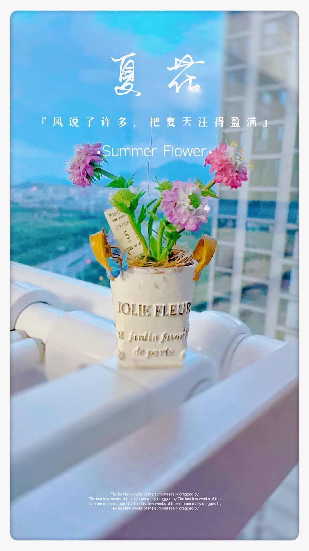 Cesta de flores de arcilla en miniatura a escala 1:12 para decoración de casa de muñecas. Flores en miniatura.
