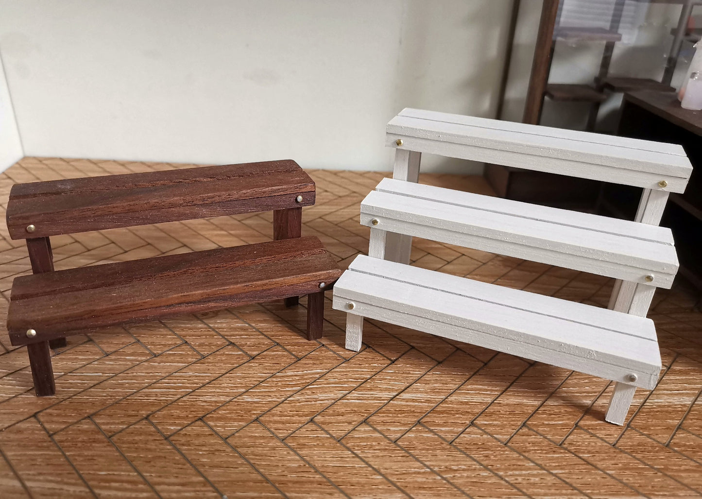 Estante de escalera de madera a escala 1:12, muebles de casa de muñecas en miniatura para exhibición en la sala de estar