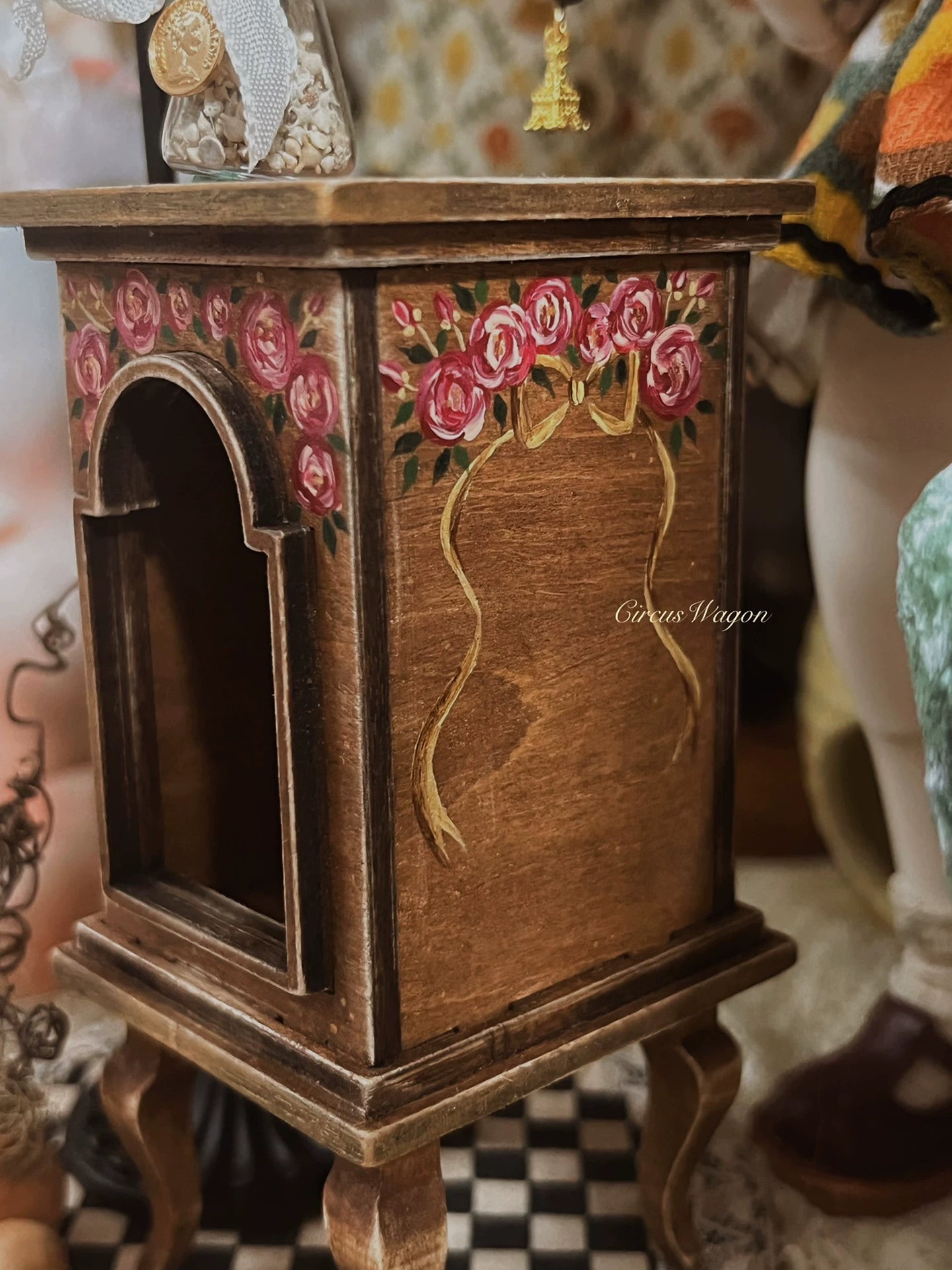 Meubles de maison de poupée miniatures occultes à l'échelle 1:6 et 1:12