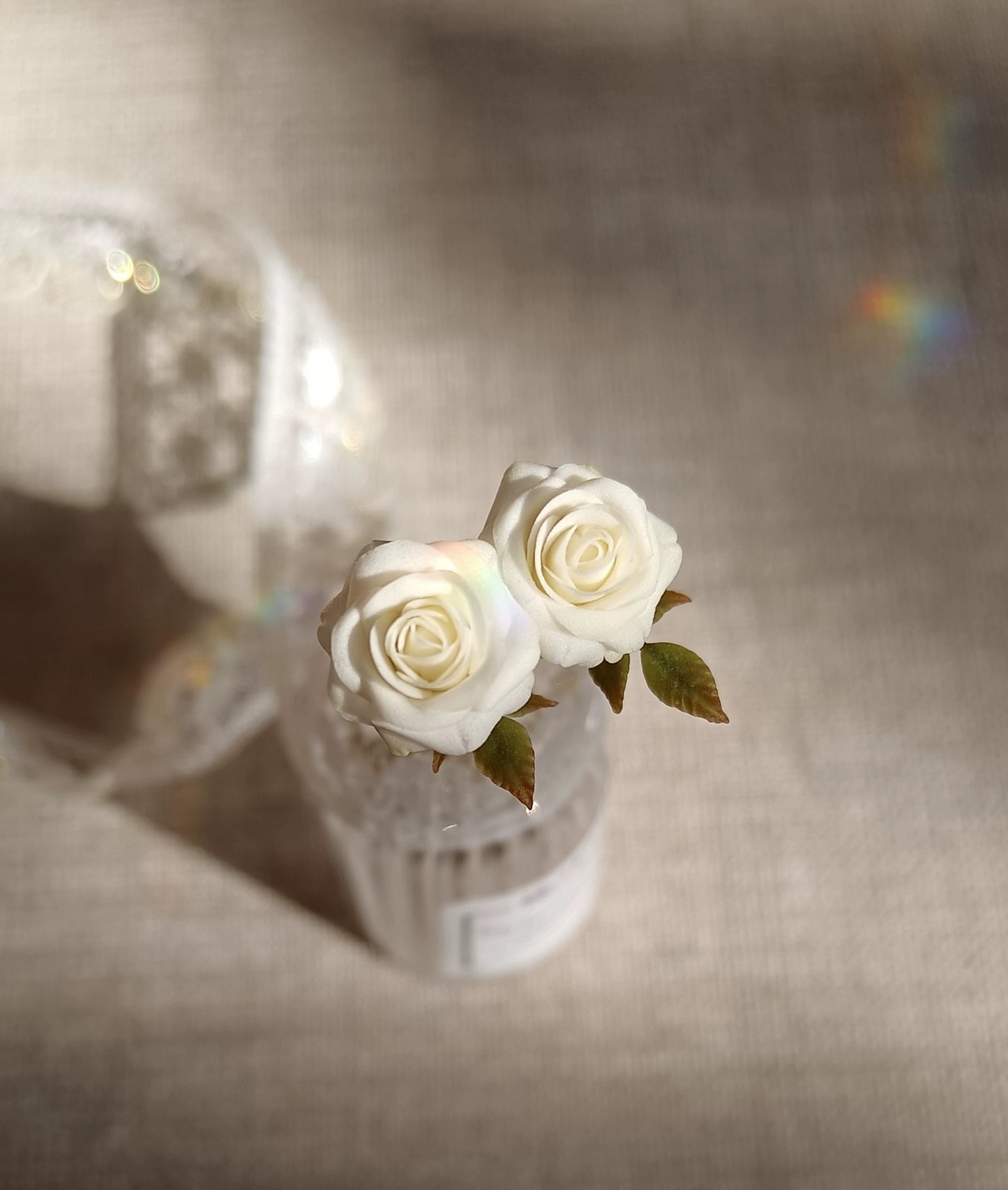 Miniatura de flor de arcilla rosa blanca a escala 1:6 para decoración de casa de muñecas BJD Blythe