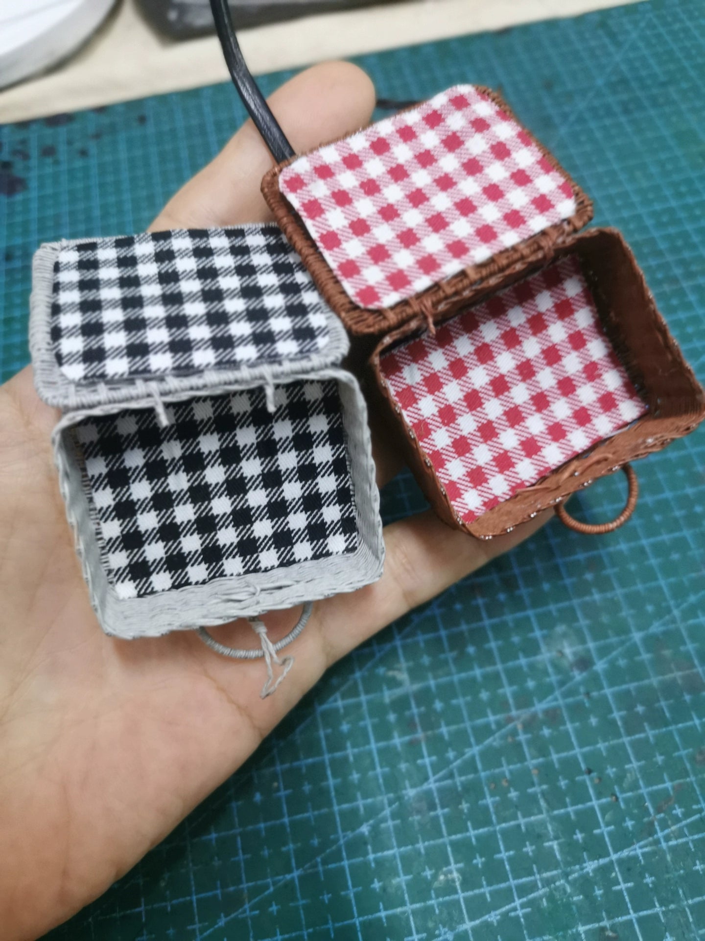 1:6 Scale Miniature Woven Handbag Basket Dollhouse Accessory For Outing School Office