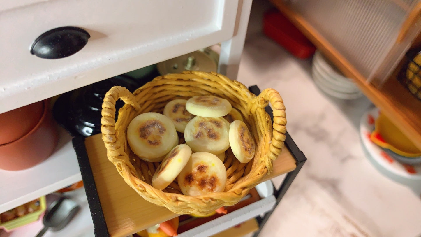 1:12 Scale Miniature Soft Clay Baked Fish For 1:12 BJD OB11 Also Fits 1:6 Scale Miniature Dollhouse Food