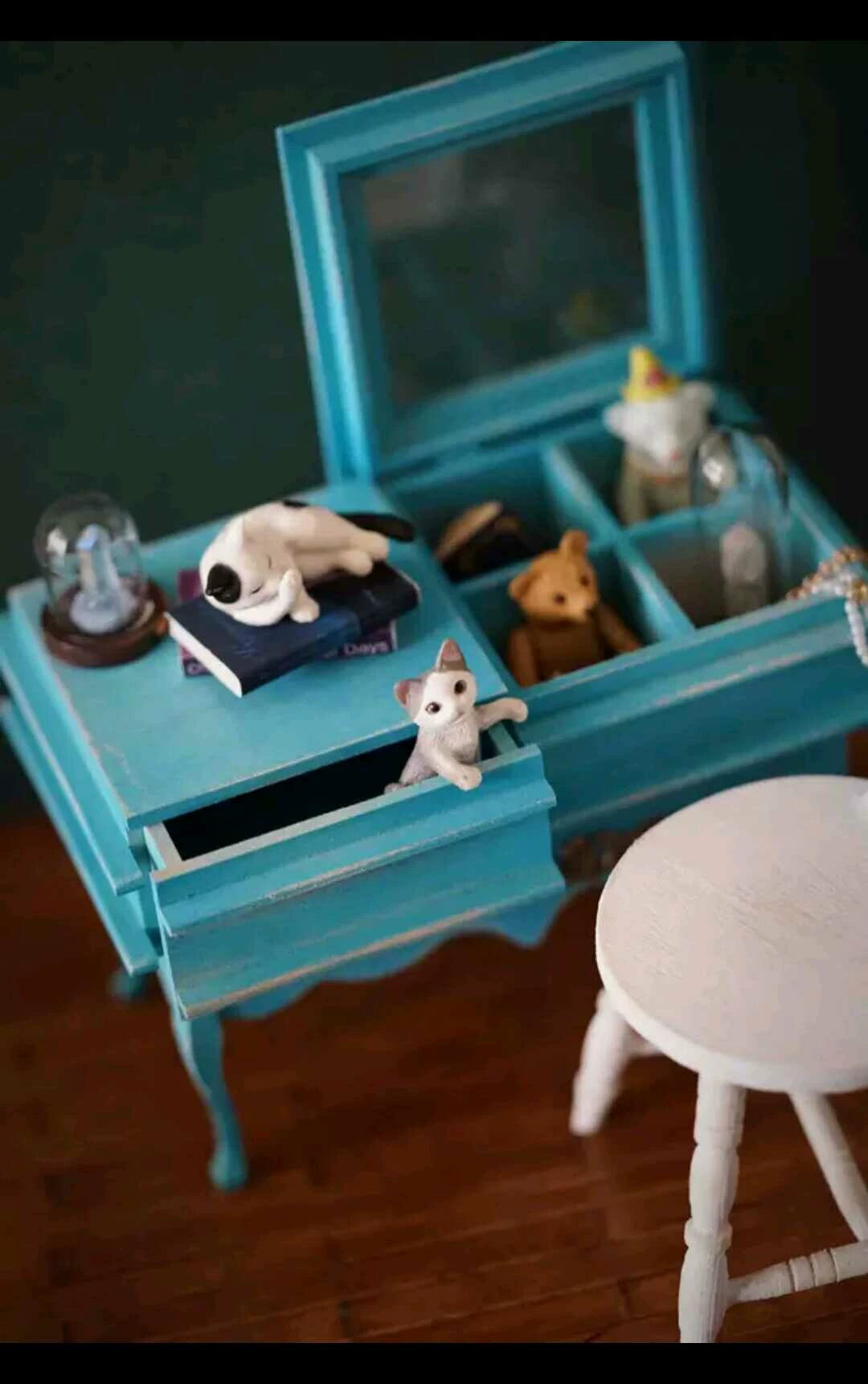 Meuble miniature pour vitrine de poupées à l'échelle 1:6