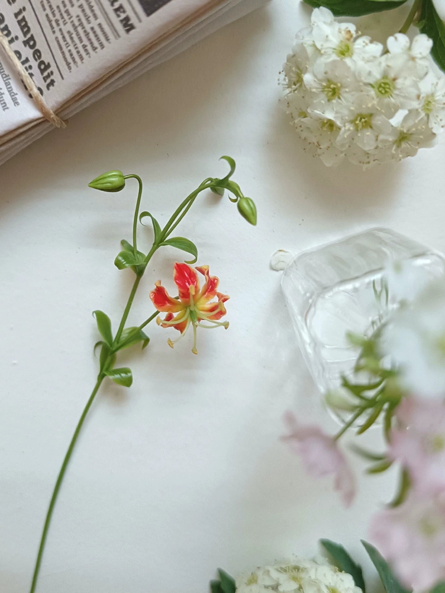 Miniatura de arcilla a escala 1:12 con flor de lirio de cala, accesorio decorativo para muñeca BJD Blythe