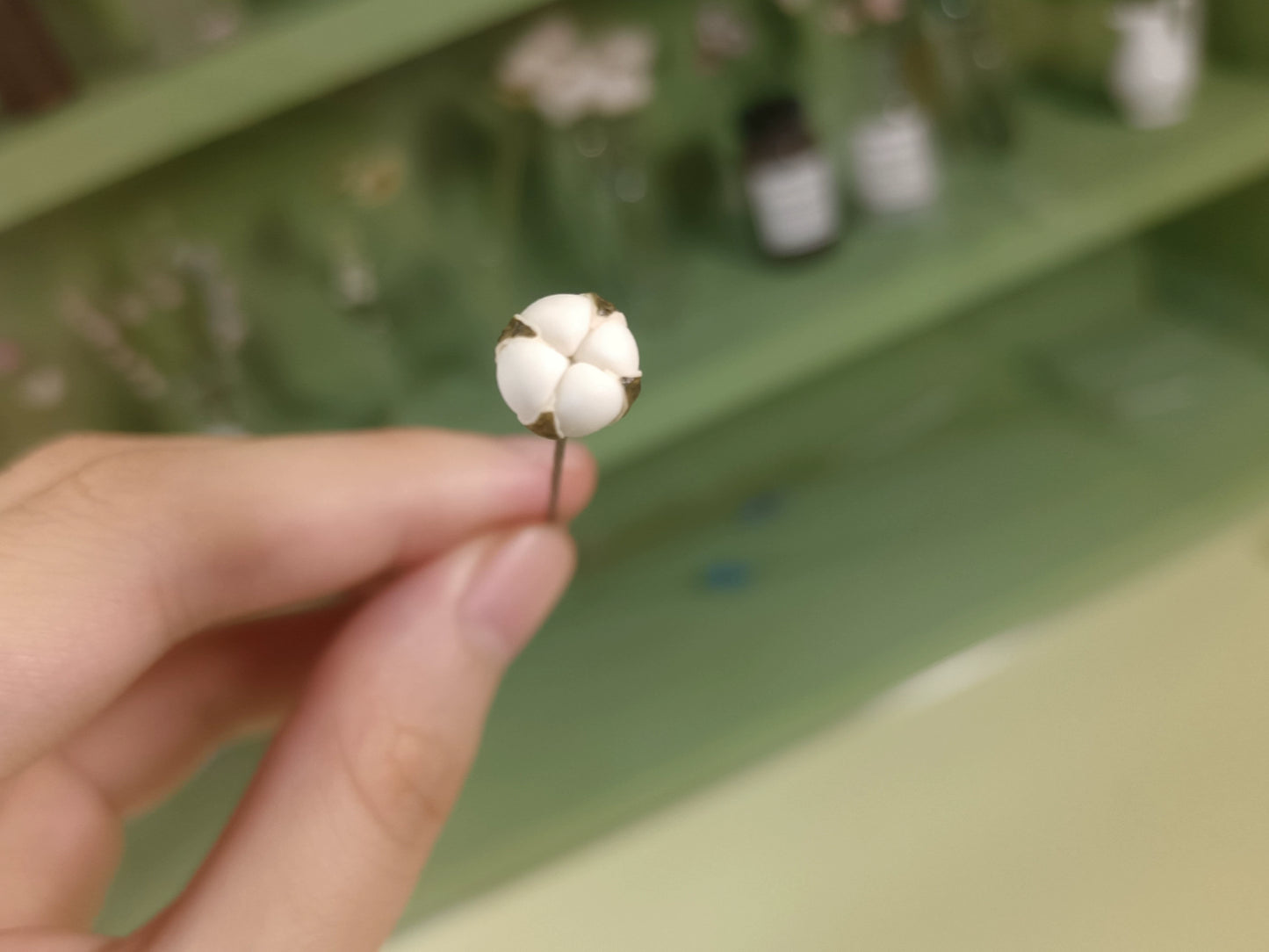 Hojas de eucalipto y flores de algodón en miniatura de arcilla a escala 1:12, accesorios de exhibición para BJD