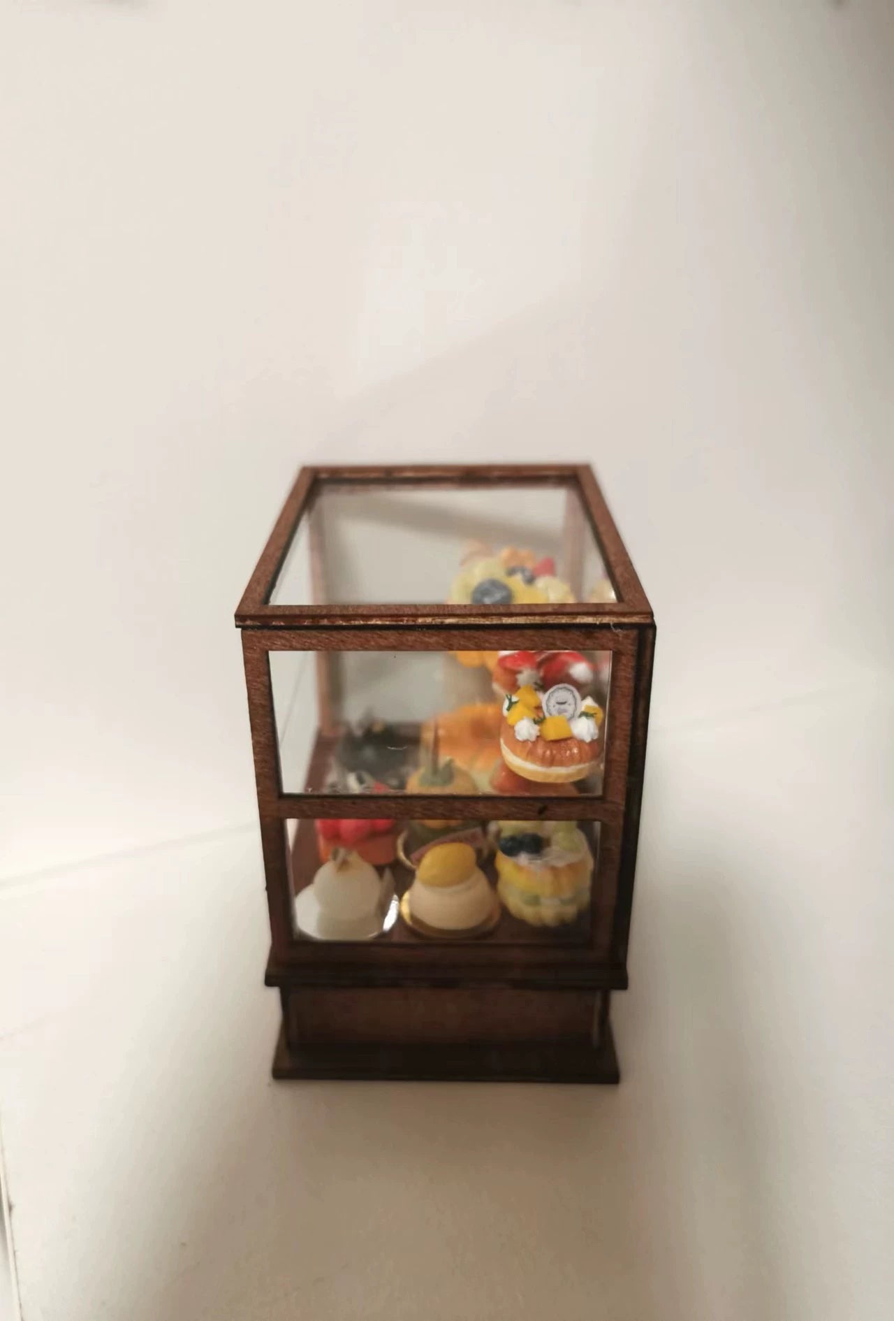 Vitrine à desserts miniature à l'échelle 1:12, meuble de maison de poupée pour cuisine ou boulangerie