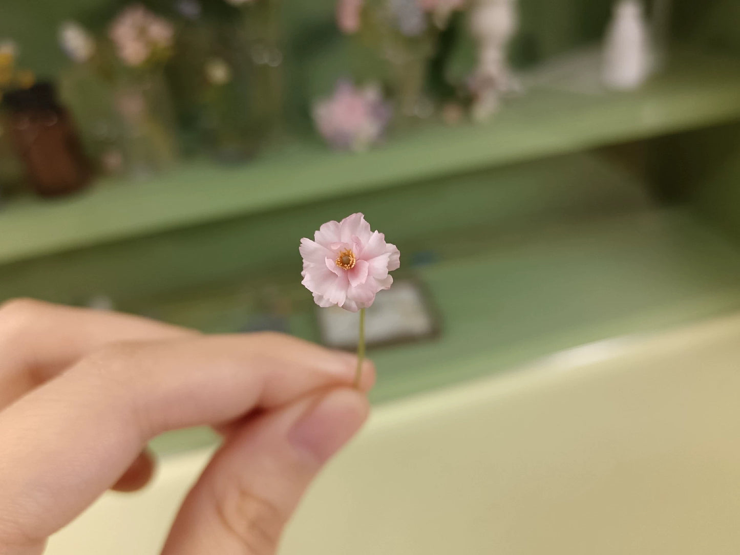 Decoración para casa de muñecas BJD con flor de ranúnculo de arcilla en miniatura a escala 1:12