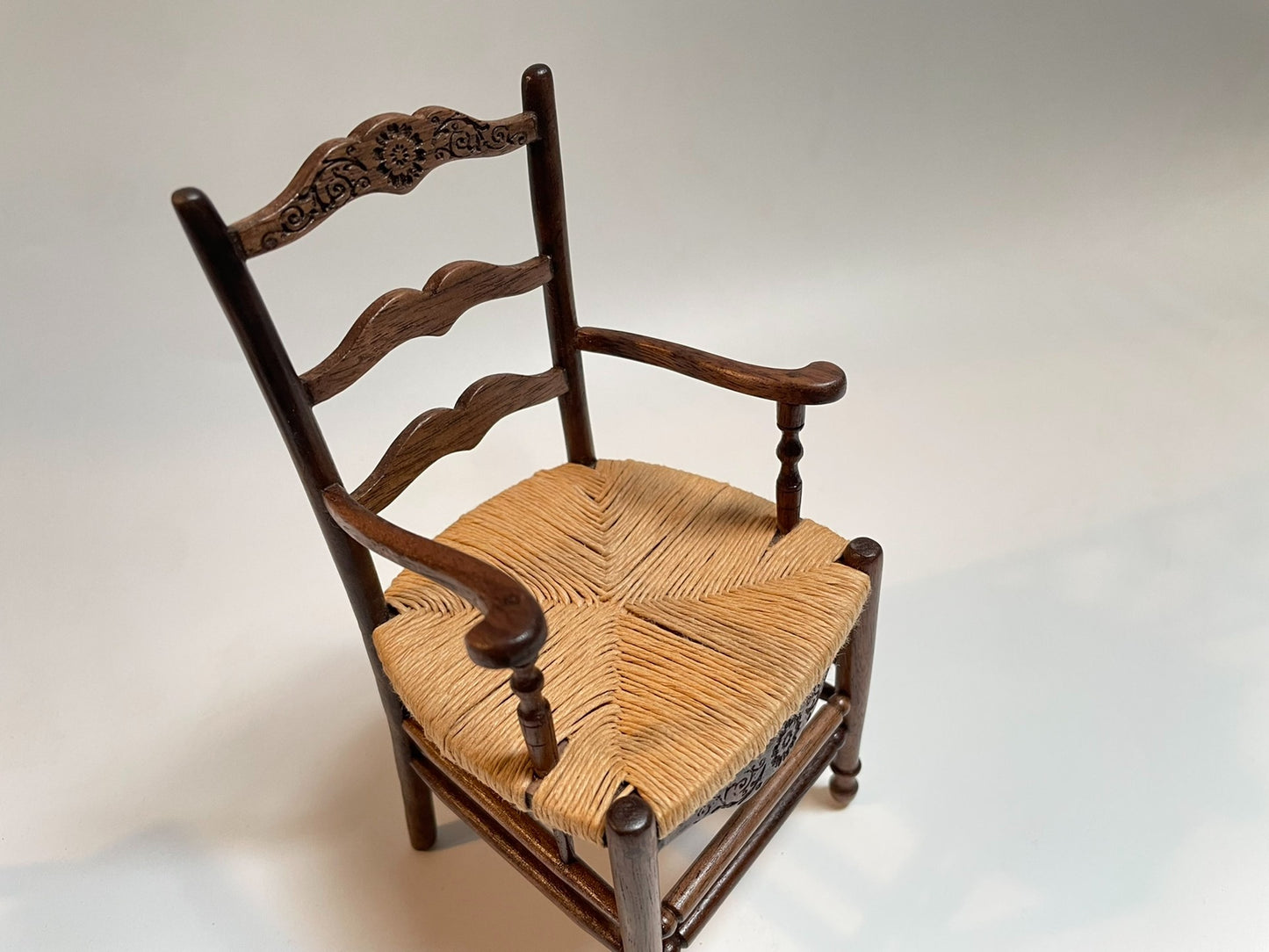 1:12 Scale Miniature Wooden Stool Height 15.5cm Seat Height 7.2cm Dollhouse Furniture