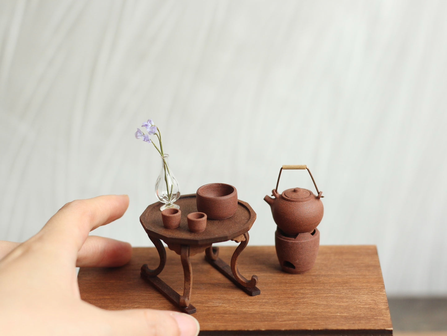 Mesa de té china antigua en miniatura a escala 1:12 para casa de muñecas