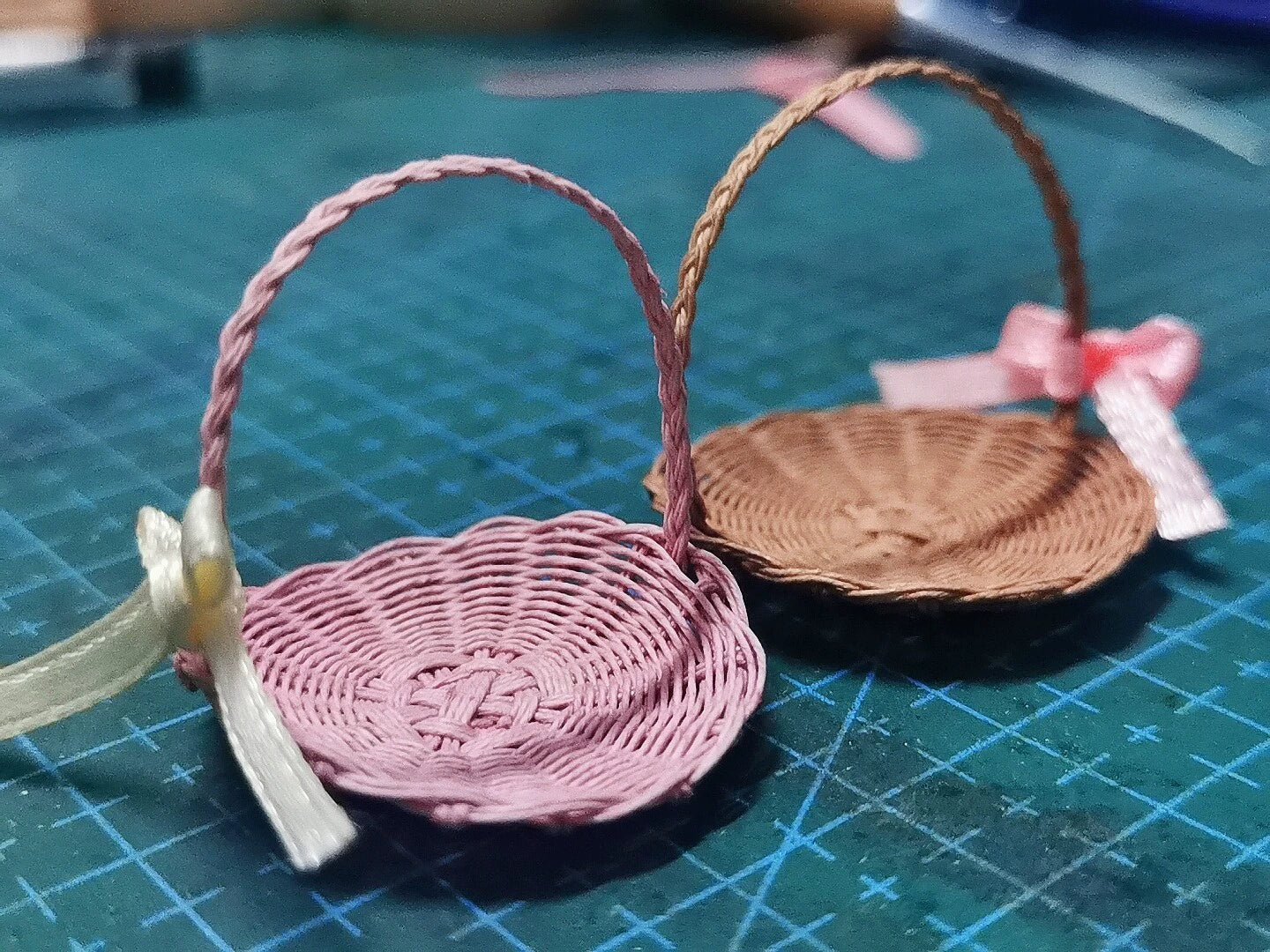 1:6 Scale Miniature Woven Paper Basket Small Flower Basket For Dollhouse