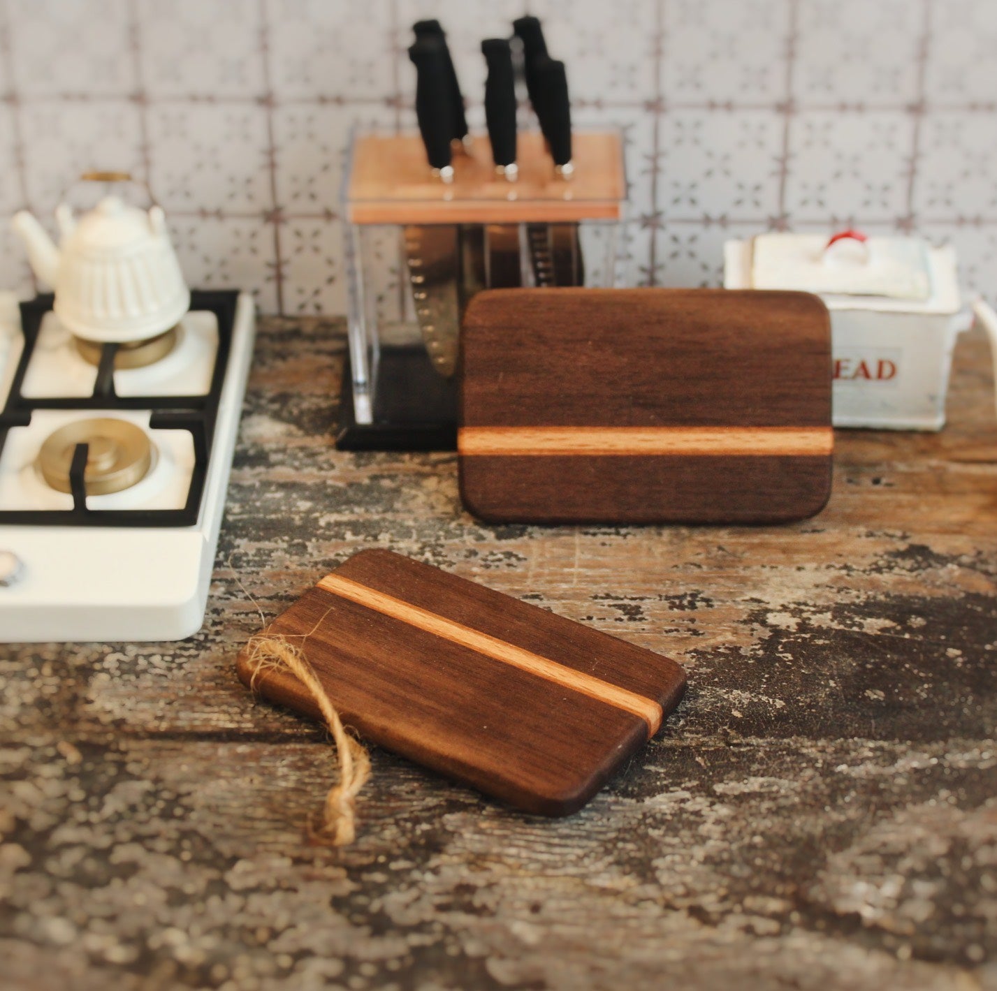 Petit plateau miniature en contreplaqué massif pour maison de poupée à l'échelle 1:6