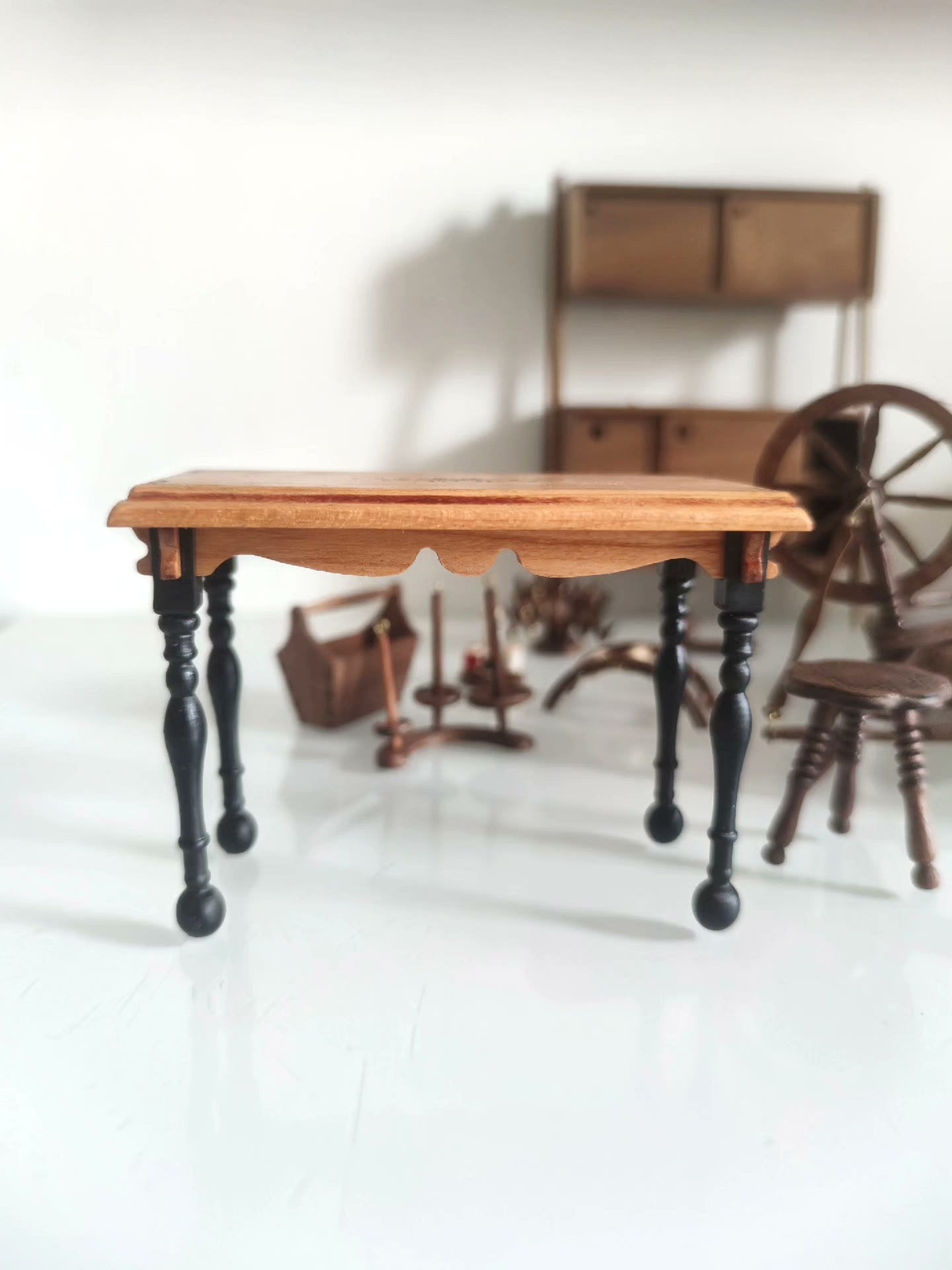 Meubles miniatures vintage pour maison de poupée, bureau simple, échelle 1:12