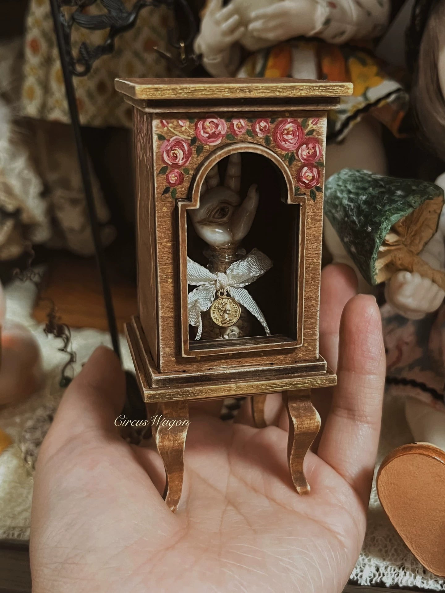Meubles de maison de poupée miniatures occultes à l'échelle 1:6 et 1:12