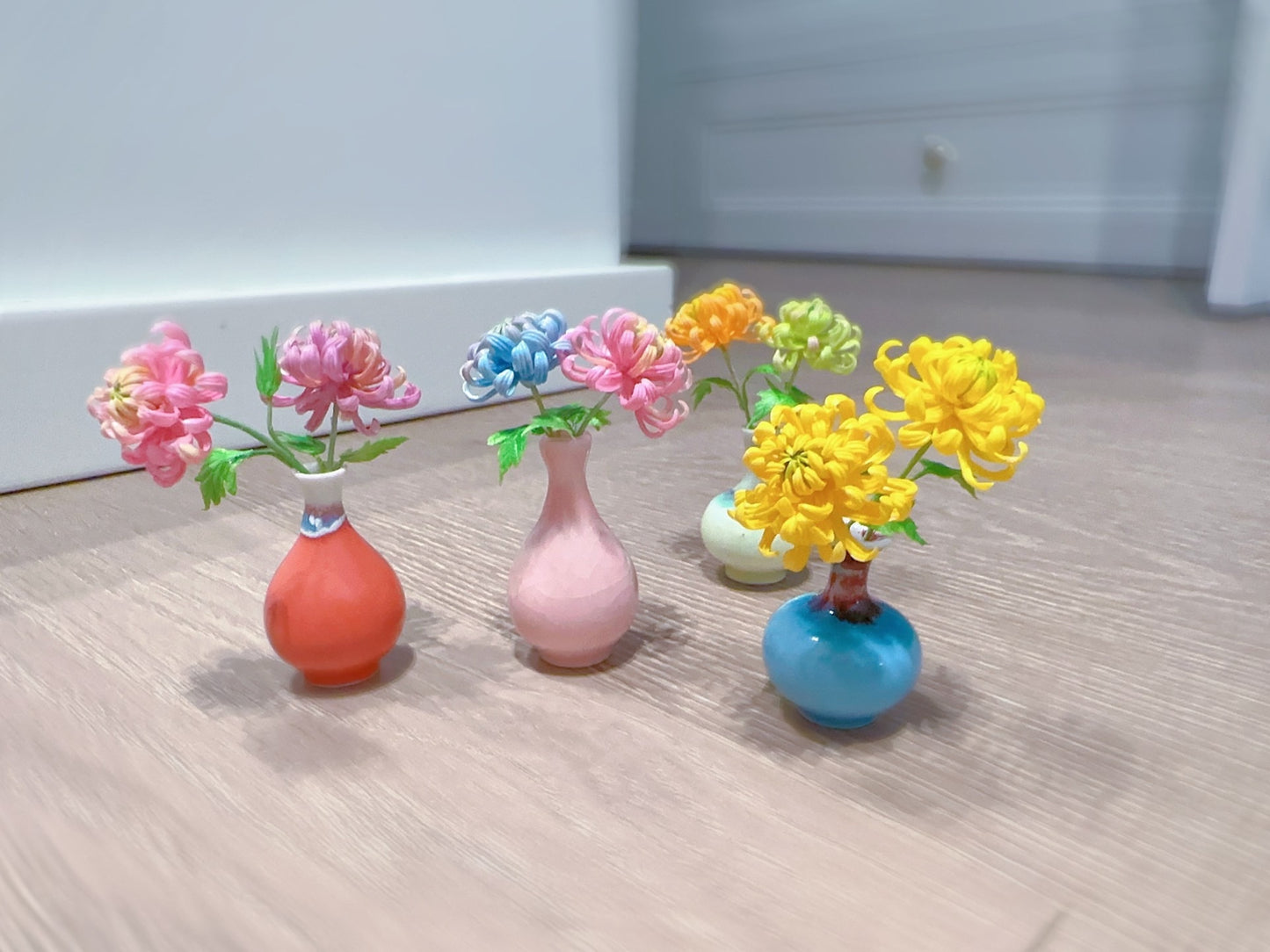 Flores de crisantemo de arcilla en miniatura a escala 1:12, decoración para casa de muñecas, accesorios para muñecas en miniatura