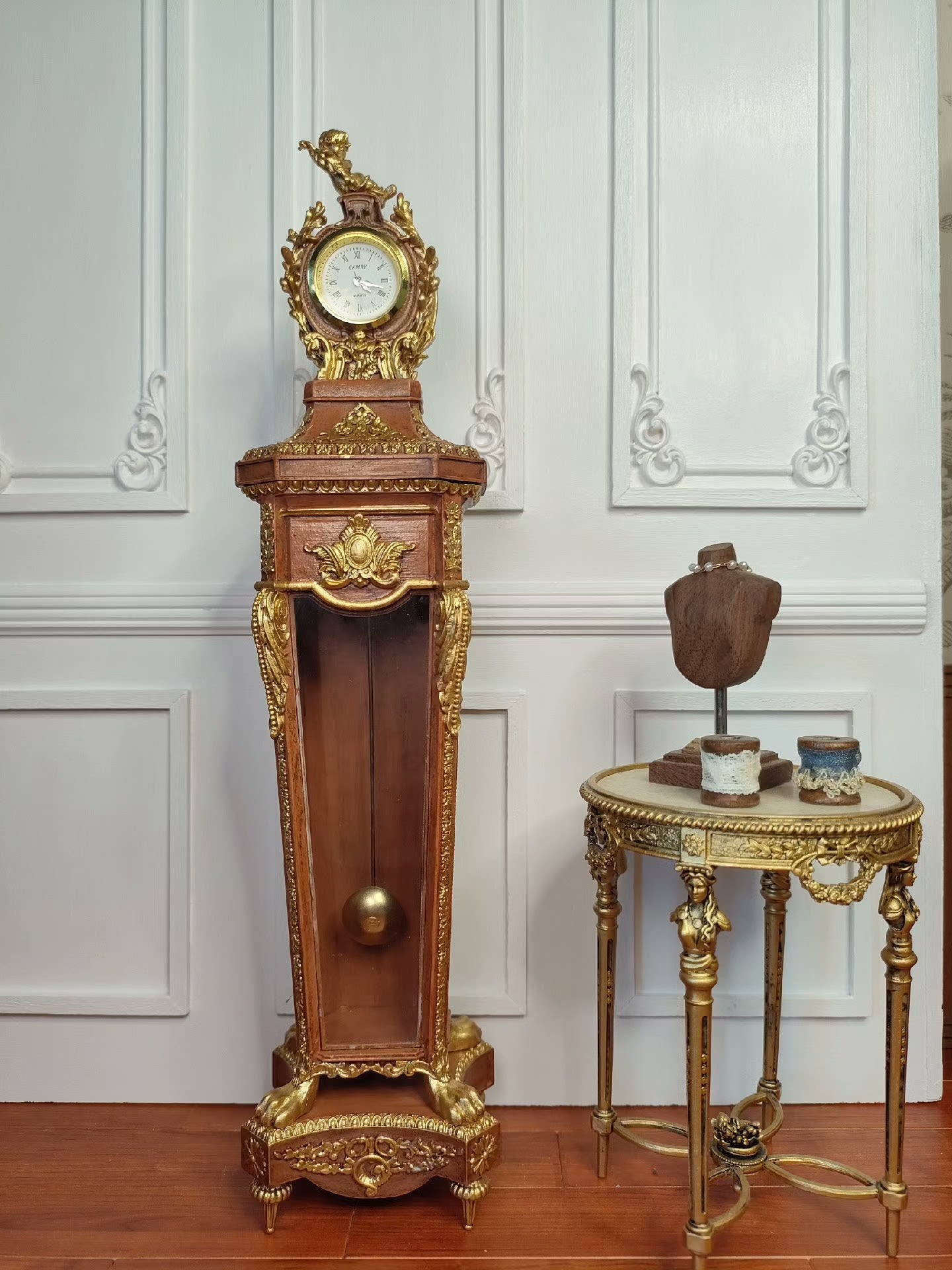 Reloj de pie August Grandfather a escala 1:6, mueble miniatura para casa de muñecas con mecanismo de funcionamiento