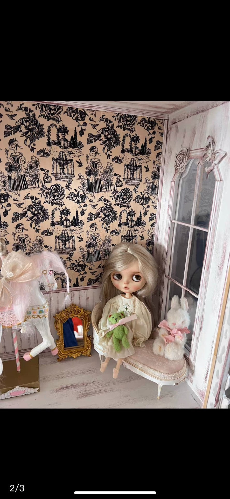 Vitrine de maison de poupée personnalisable à l'échelle 1:6 avec motif rose rétro pour meubles miniatures de poupée Blythe