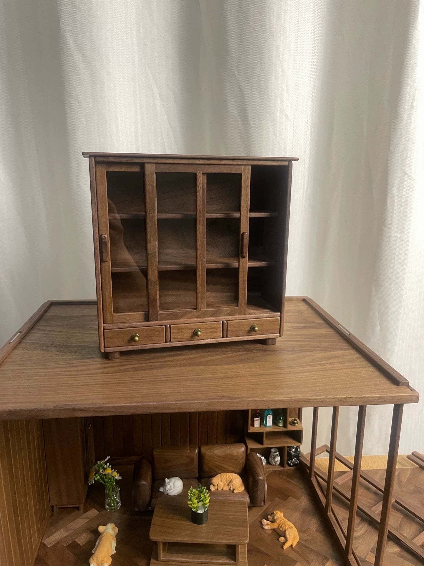 Vitrine à portes coulissantes à l'échelle 1:12, meubles miniatures pour maison de poupée