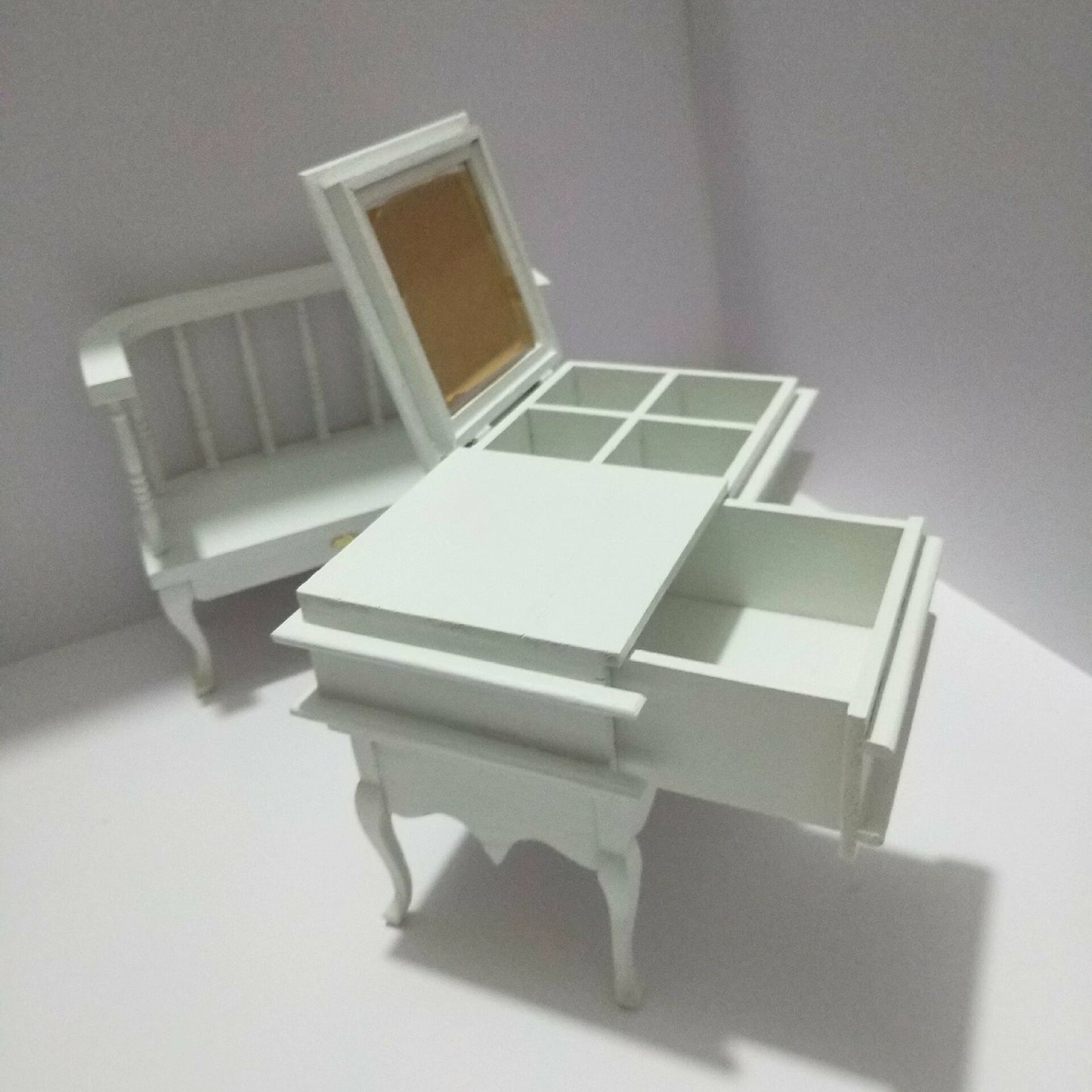 Meuble miniature pour vitrine de poupées à l'échelle 1:6