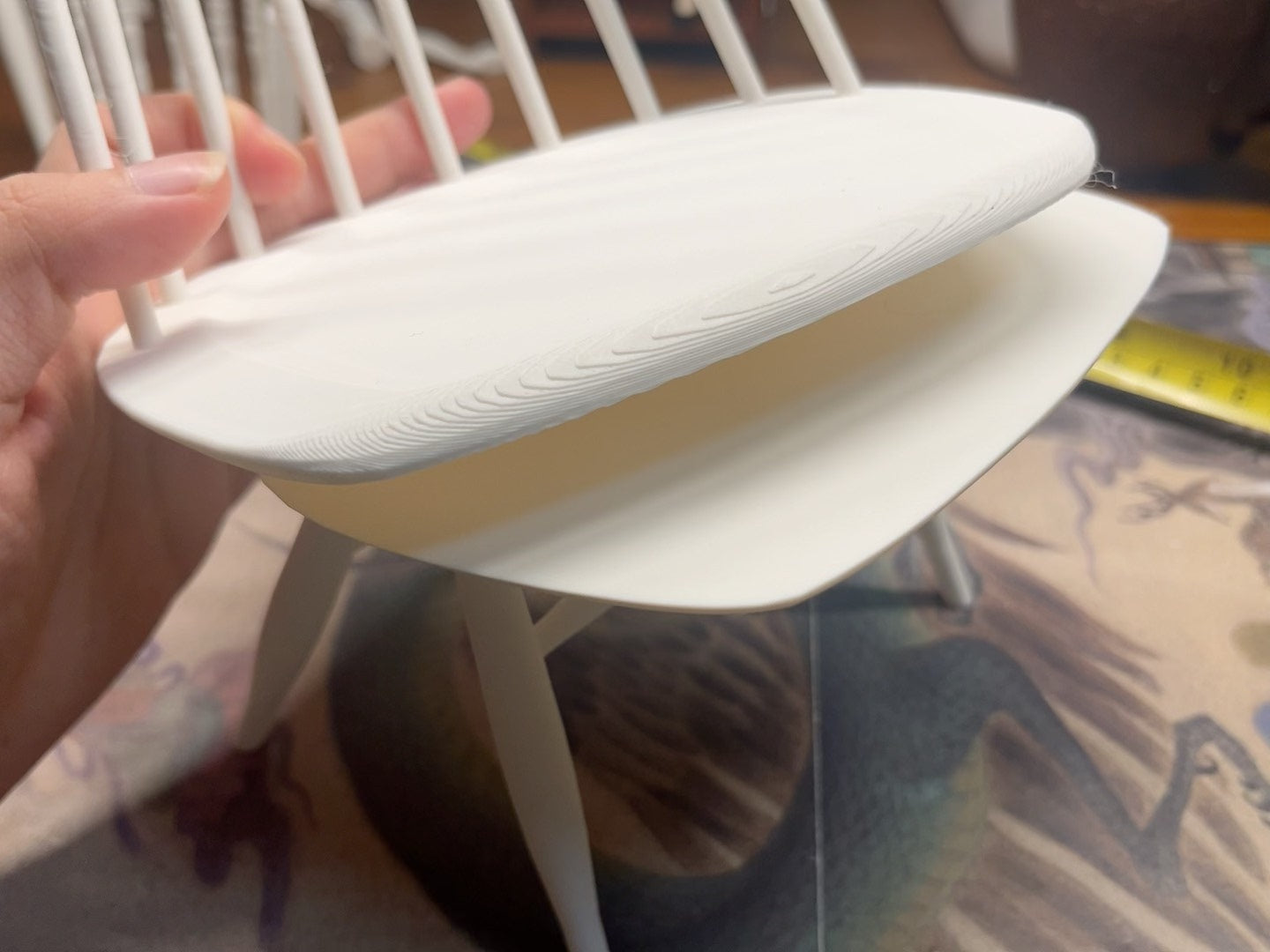 Chaise à dossier haut Windsor pour maison de poupée à l'échelle 1:6, meubles miniatures