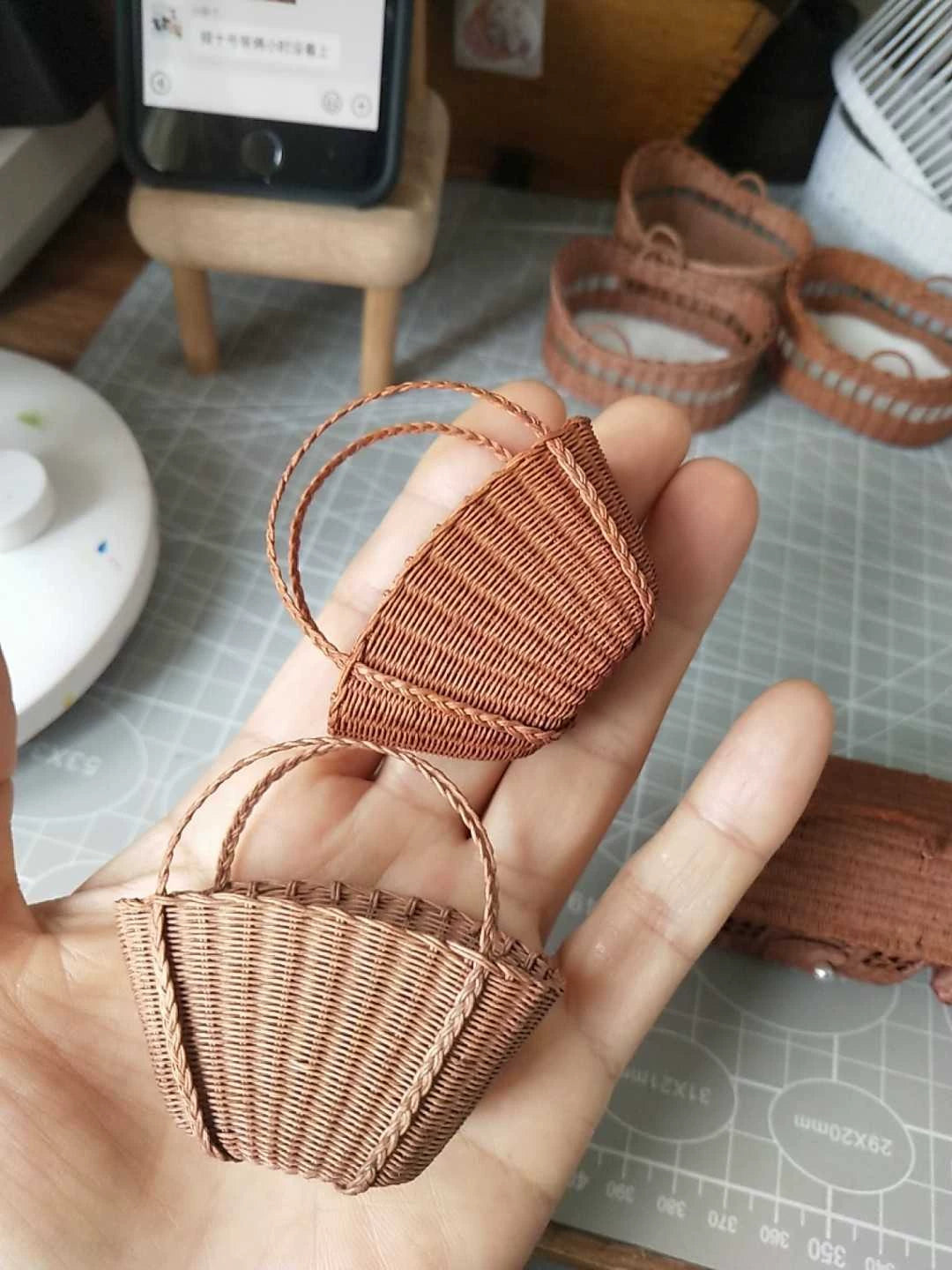 1:12 Scale Miniature Wicker Basket Flower Basket And Hat With Customizable Butterfly For Dollhouse Accessories