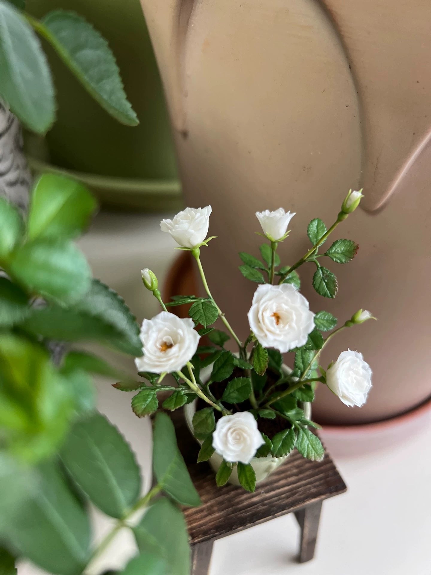 1:6 Scale Miniature White Burgundy Rose Potted Plant For Blythe Dollhouse Decor