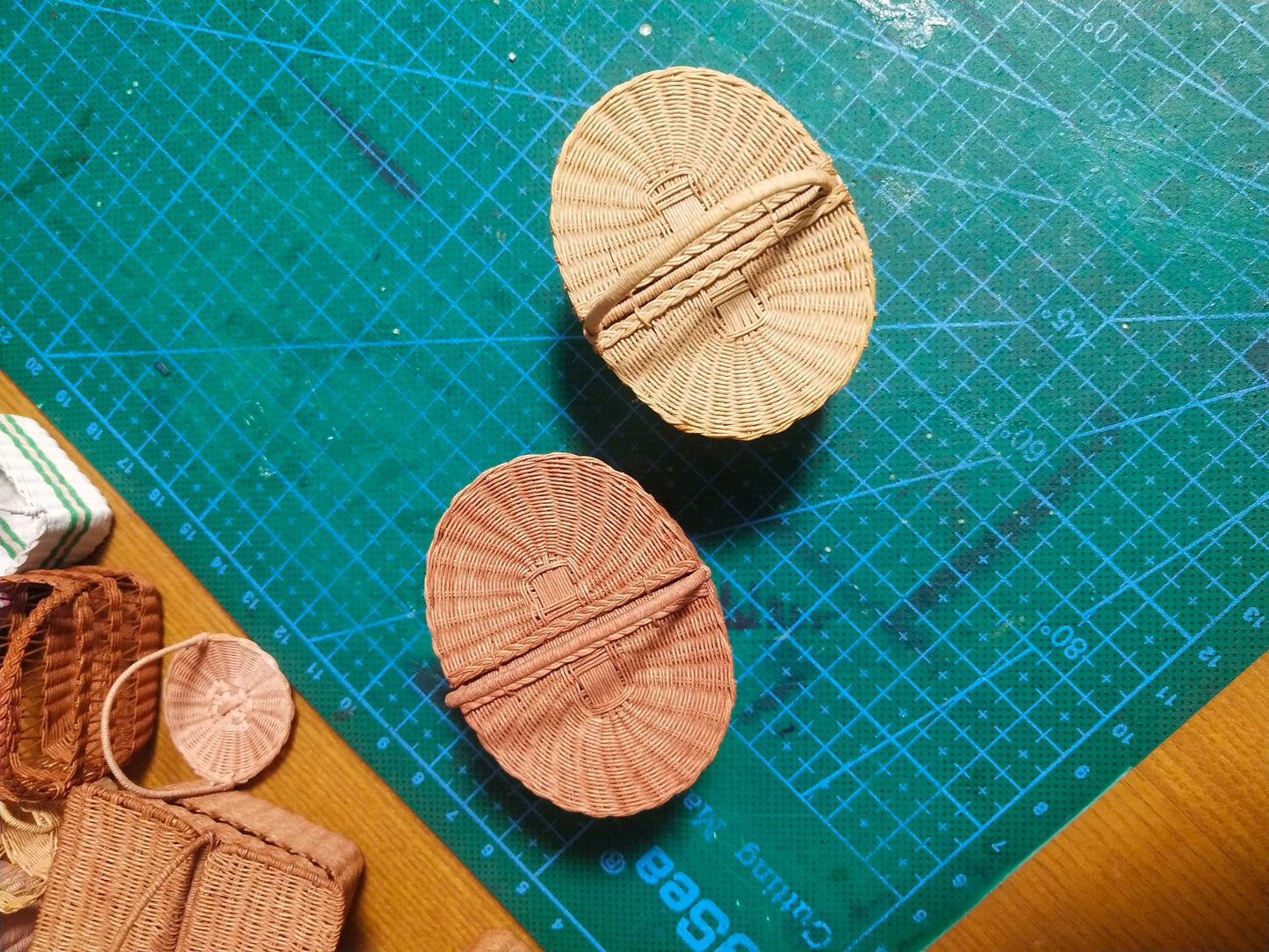 1:6 Scale Miniature Picnic Basket Paper Wicker Handbag Dollhouse Prop For Blythe And Ob11 Dolls