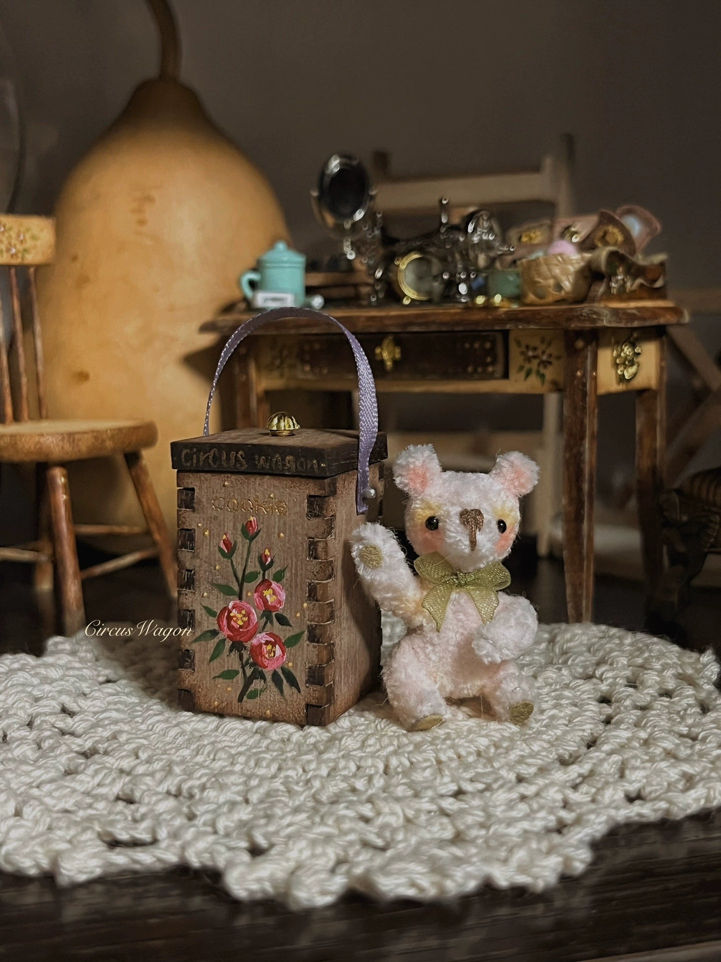 1:12 Scale Miniature Bear With Hand Painted Cookie Jar Dollhouse Accessory