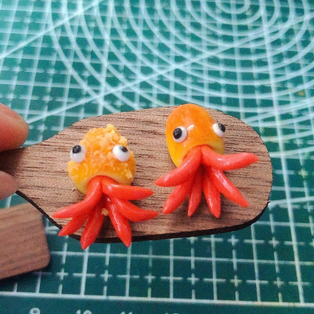 Escultura de pulpo de arcilla en miniatura a escala 1:12