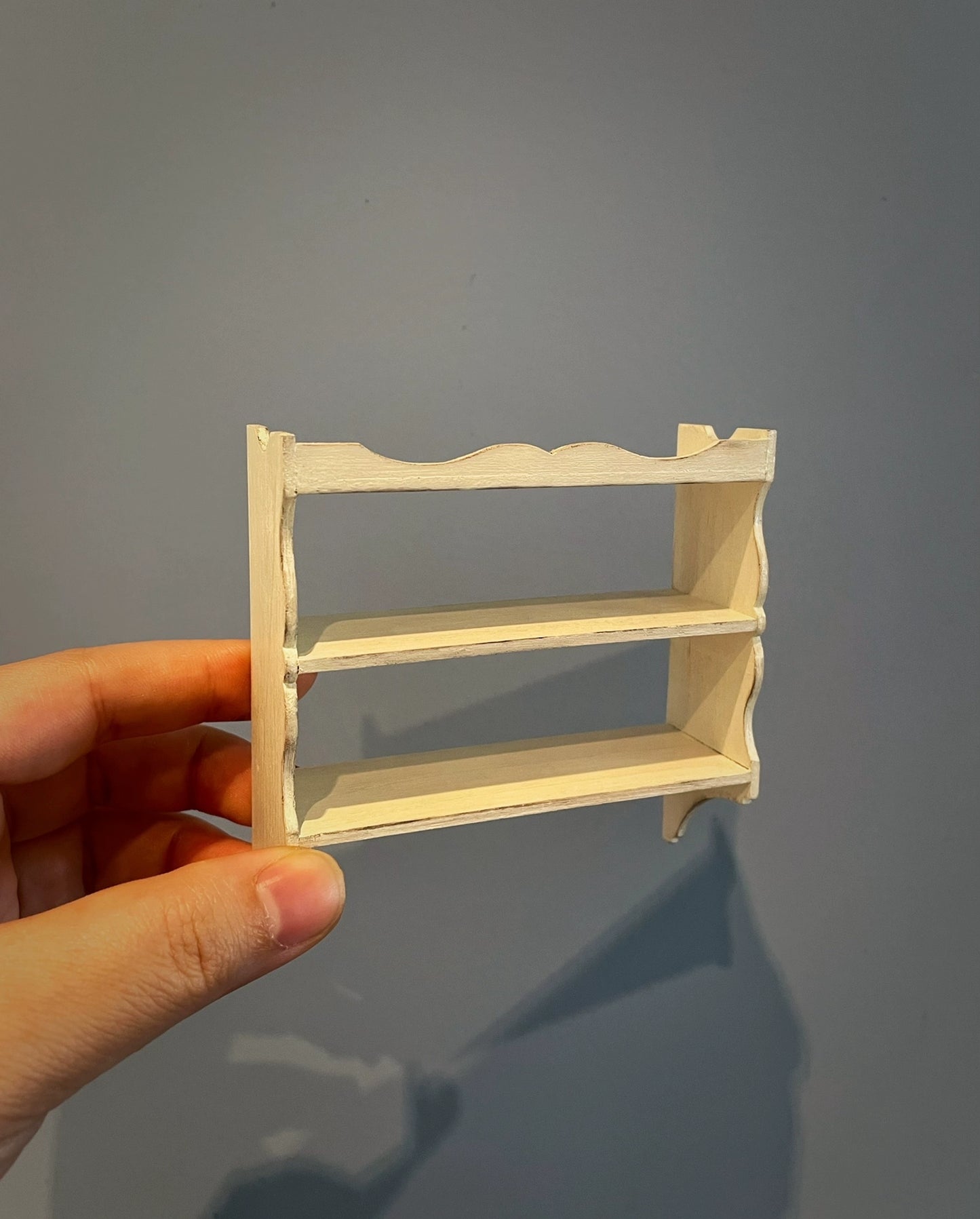 Étagère murale vintage à trois niveaux, échelle 1:12, meubles miniatures pour maison de poupée
