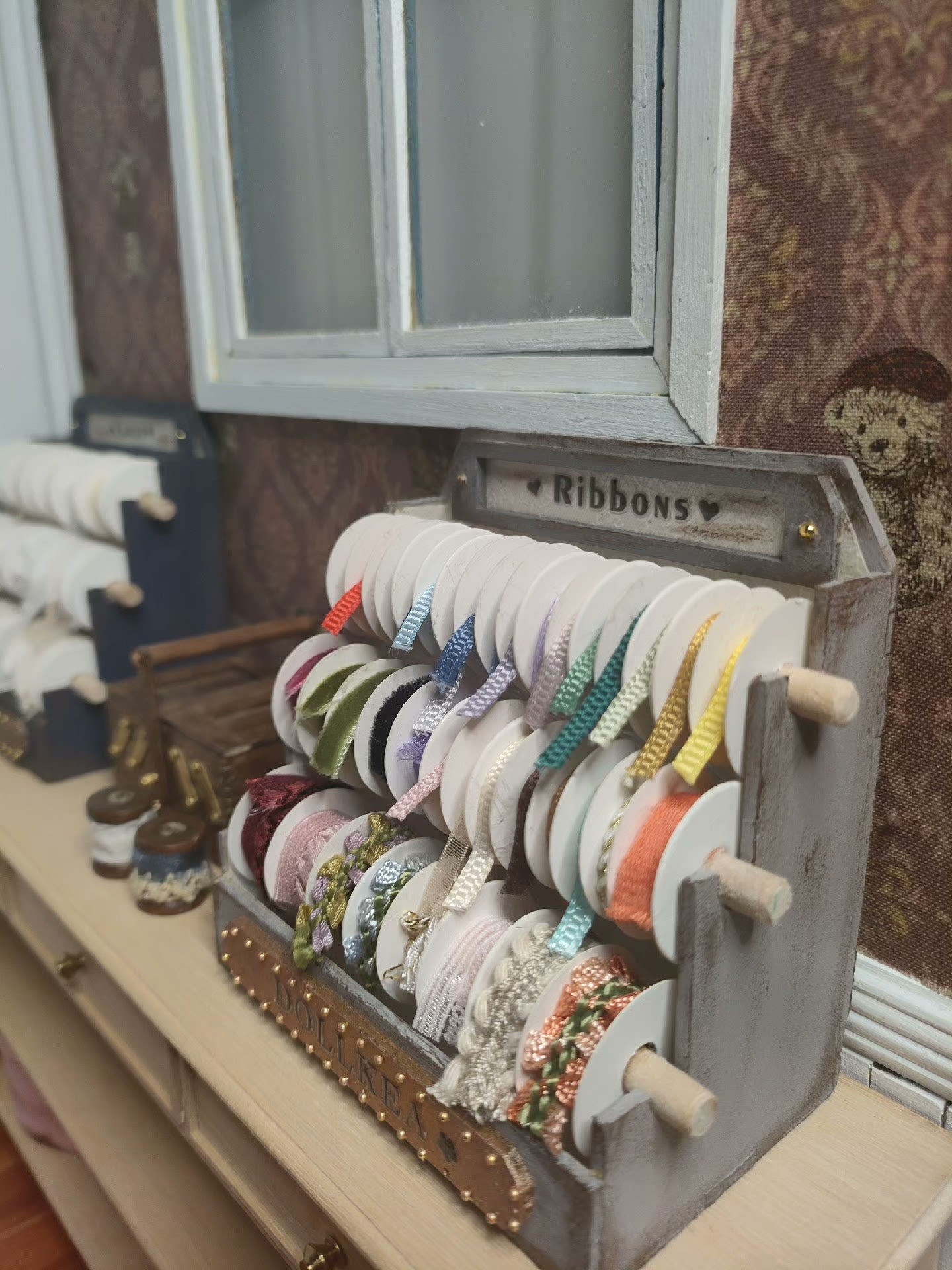 Expositor de cintas de encaje en miniatura a escala 1:12, accesorio para muebles de casa de muñecas