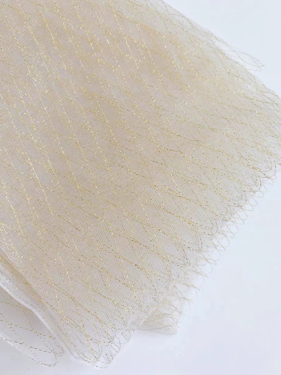 Tela de organza de malla con patrón de rombos de hilo dorado en color albaricoque