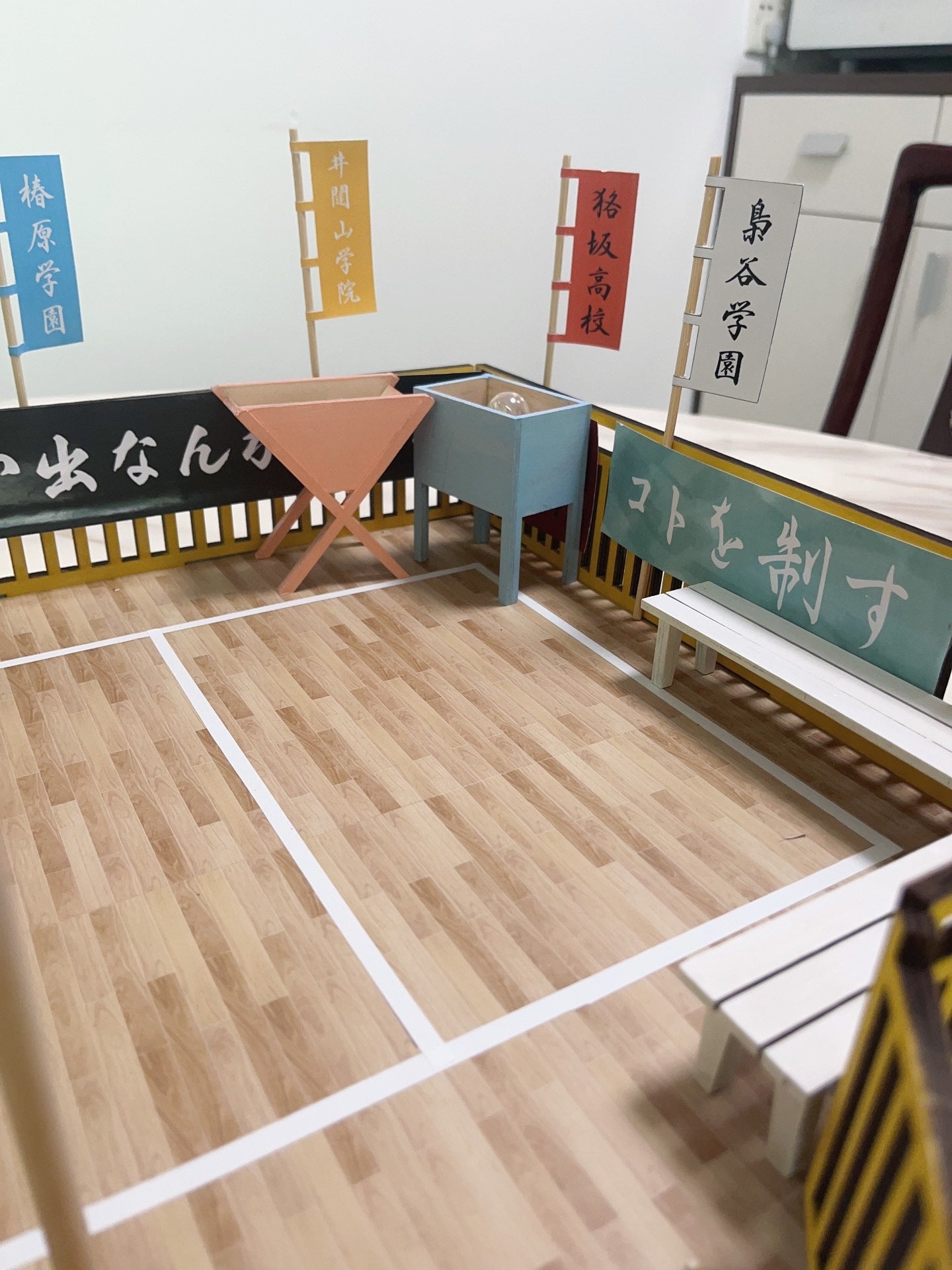 Escena de voleibol a escala 1:12, exhibición de casa de muñecas en miniatura para fotografía de figuras de anime