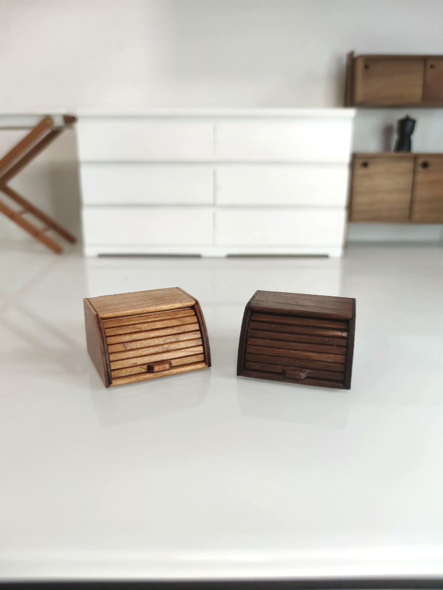 Caja de pan en miniatura a escala 1:12 con persiana enrollable para la cocina de la casa de muñecas Blythe