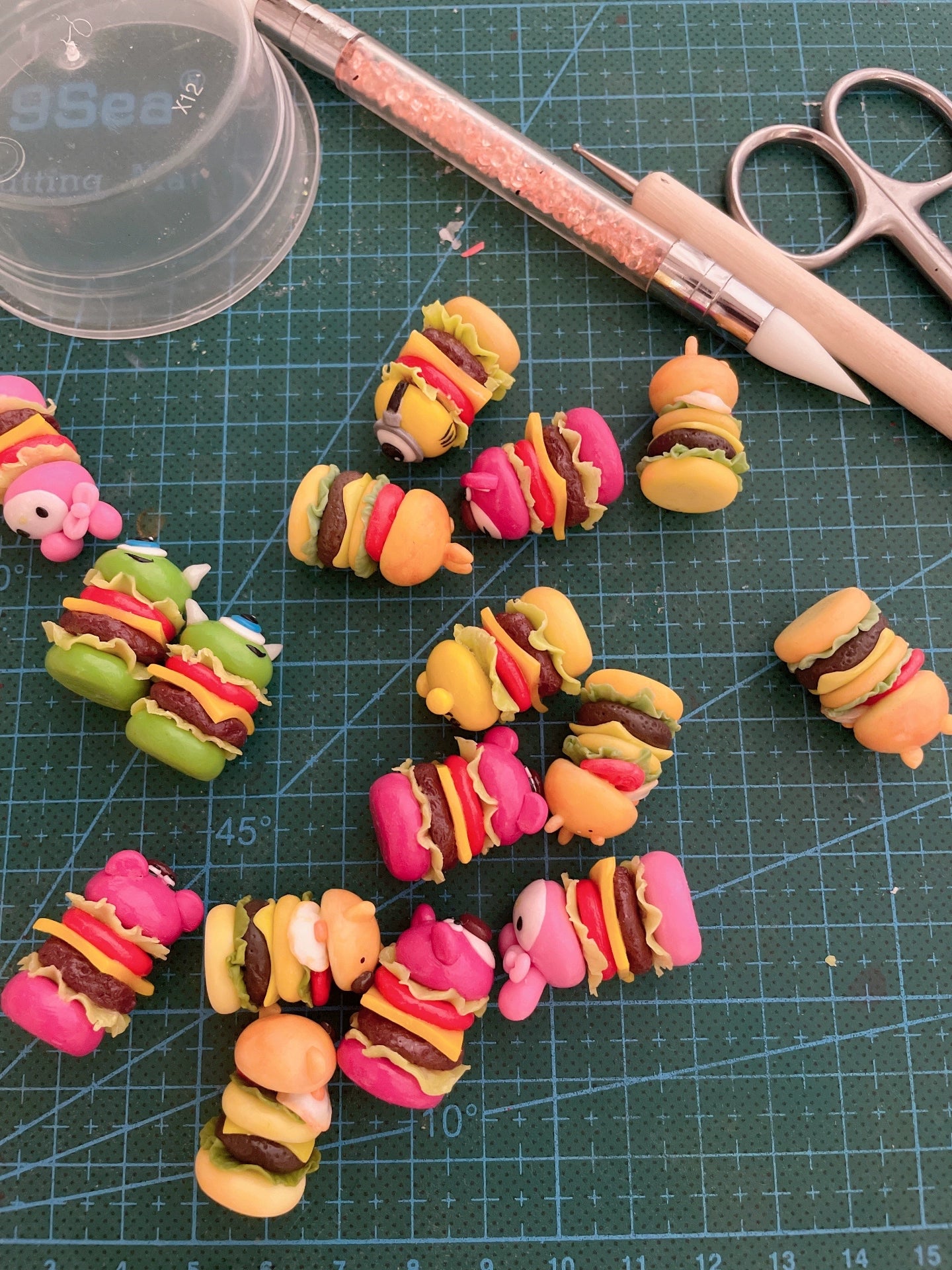 Hamburger miniature en argile pour maison de poupée, accessoire alimentaire à l'échelle 1:12